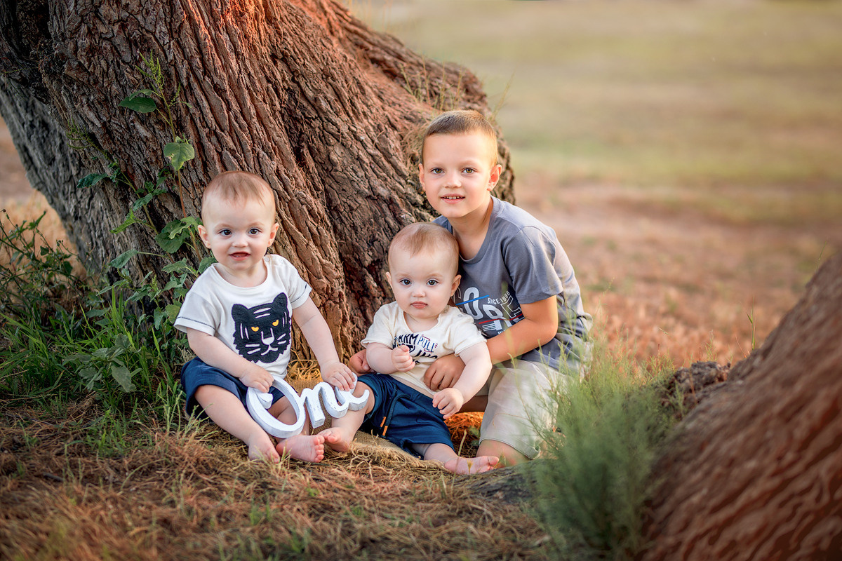 צילומי גיל שנה לשמעון ומכאל. נטליה רוזמן צלמת הריון ניובורן ילדים ובוק בת מצווה