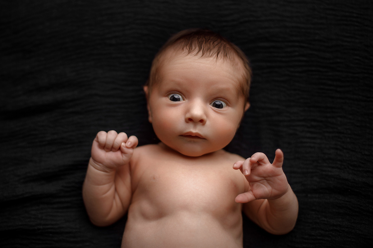 צילומי ניובורן לדוד בן 12 ימים. נטליה רוזמן צלמת הריון ניובורן ילדים ובוק בת מצווה