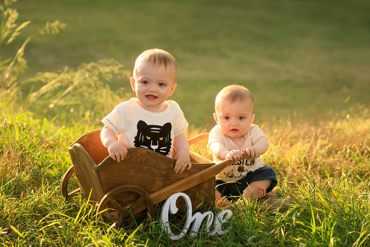 צילומי גיל שנה לשמעון ומכאל. נטליה רוזמן צלמת הריון ניובורן ילדים ובוק בת מצווה