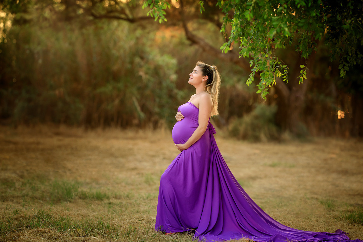 אנה וגרמן בצילומי הריון בטבע. נטליה רוזמן צלמת הריון ניובורן ילדים ובוק בת מצווה