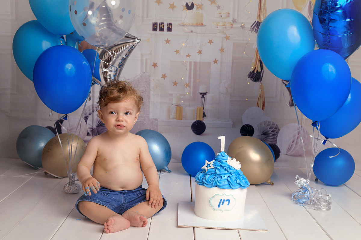 עוגה ראשונה וצילומי גיל שנה לרון. נטליה רוזמן צלמת הריון ניובורן ילדים ובוק בת מצווה