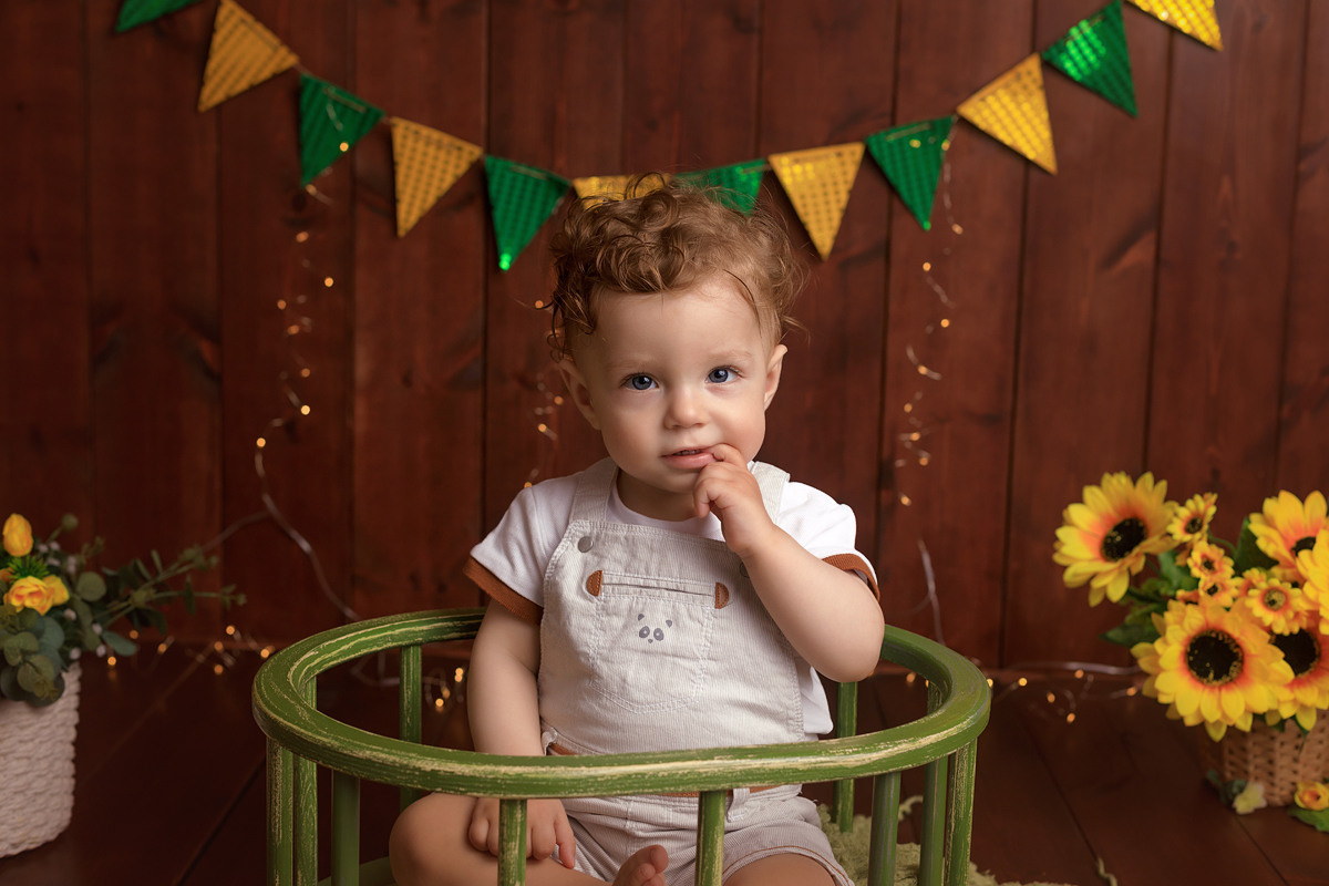 עוגה ראשונה וצילומי גיל שנה לרון. נטליה רוזמן צלמת הריון ניובורן ילדים ובוק בת מצווה