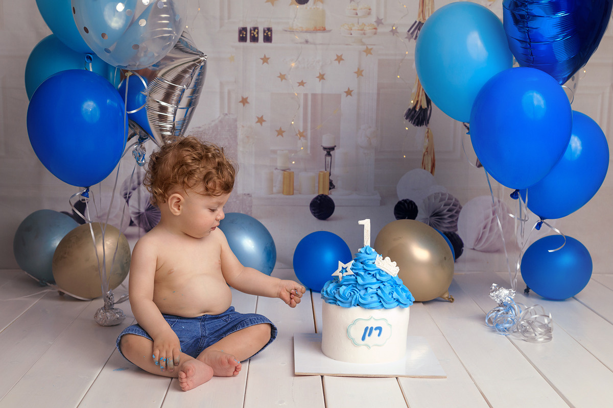 עוגה ראשונה וצילומי גיל שנה לרון. נטליה רוזמן צלמת הריון ניובורן ילדים ובוק בת מצווה