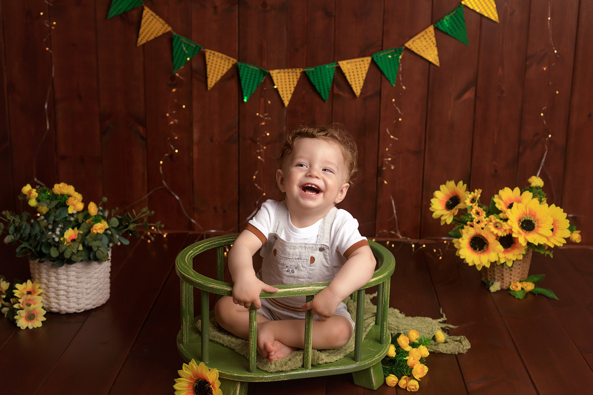 עוגה ראשונה וצילומי גיל שנה לרון. נטליה רוזמן צלמת הריון ניובורן ילדים ובוק בת מצווה