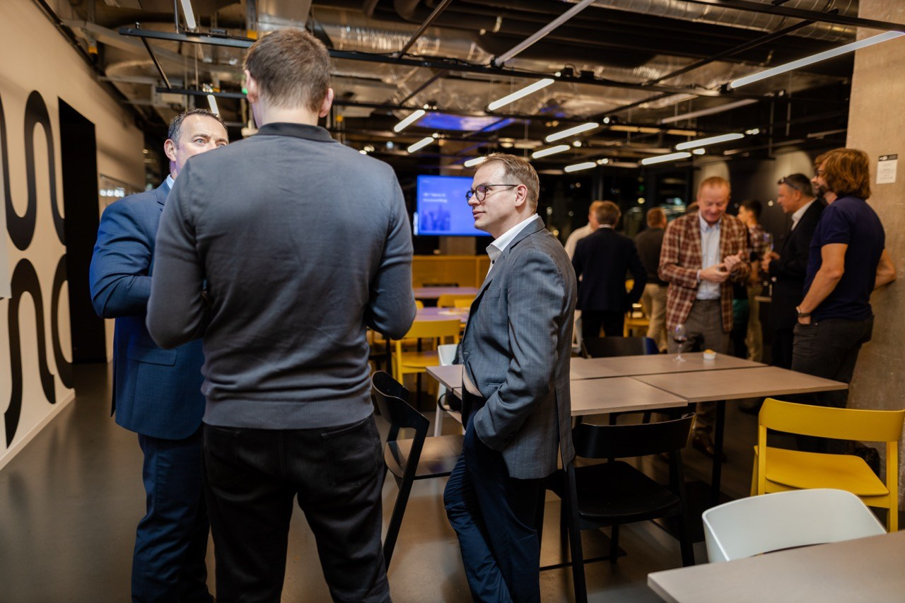 Firemní fotograf Praha. Dana Lišková — Empatická fotografka | Introspektivní umělkyně | Neurodivergentní koučka| Zakladatelka Artepy.cz