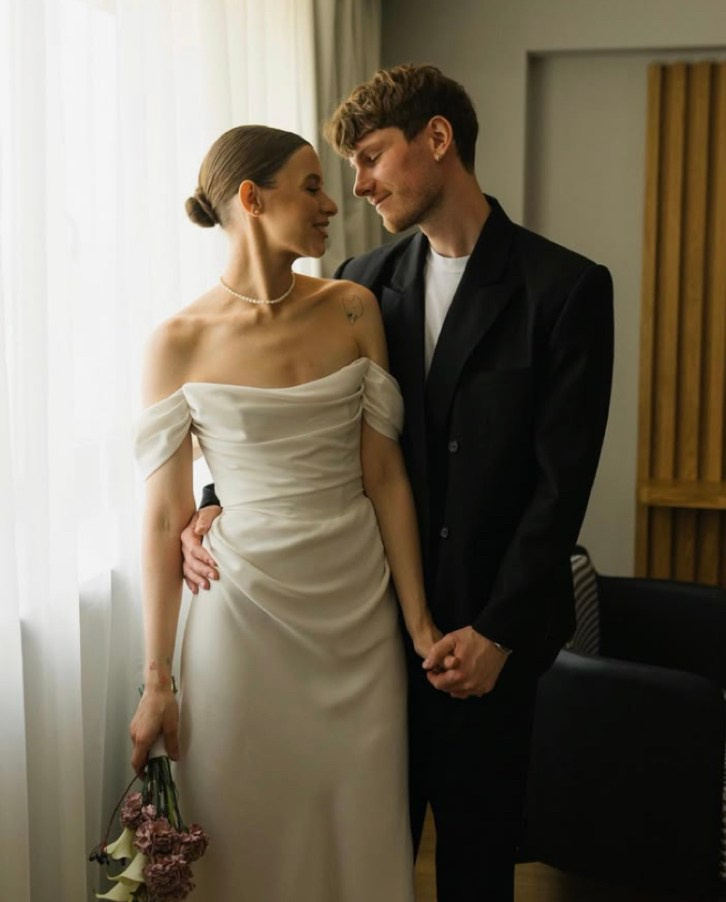 Posa di base per un servizio fotografico di coppia