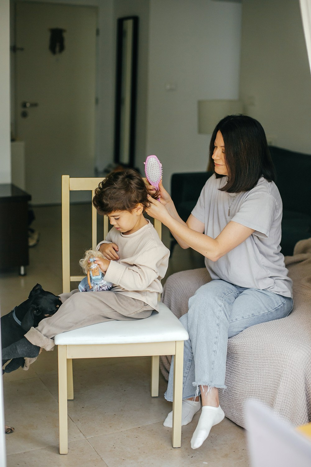Mom&daughter at home. Family photographer in Israel
