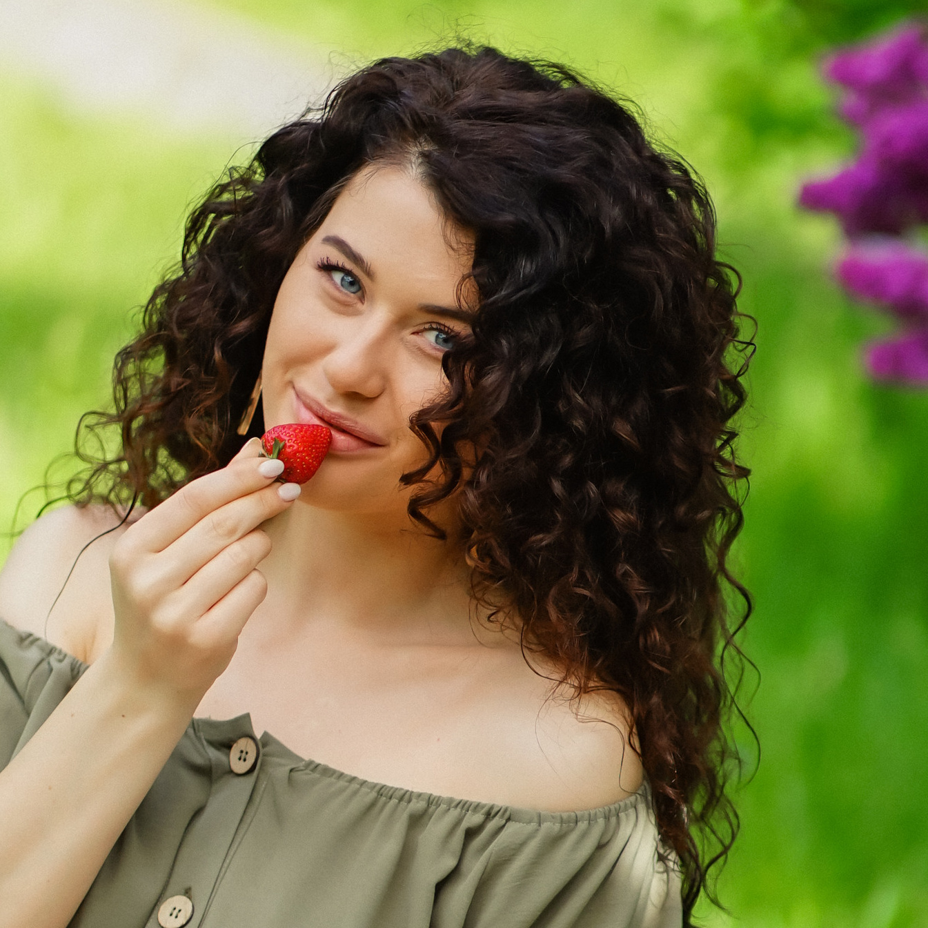 Полуничний фотопікнік 2021. Сімейний фотограф Київ Наталія Шкаврон