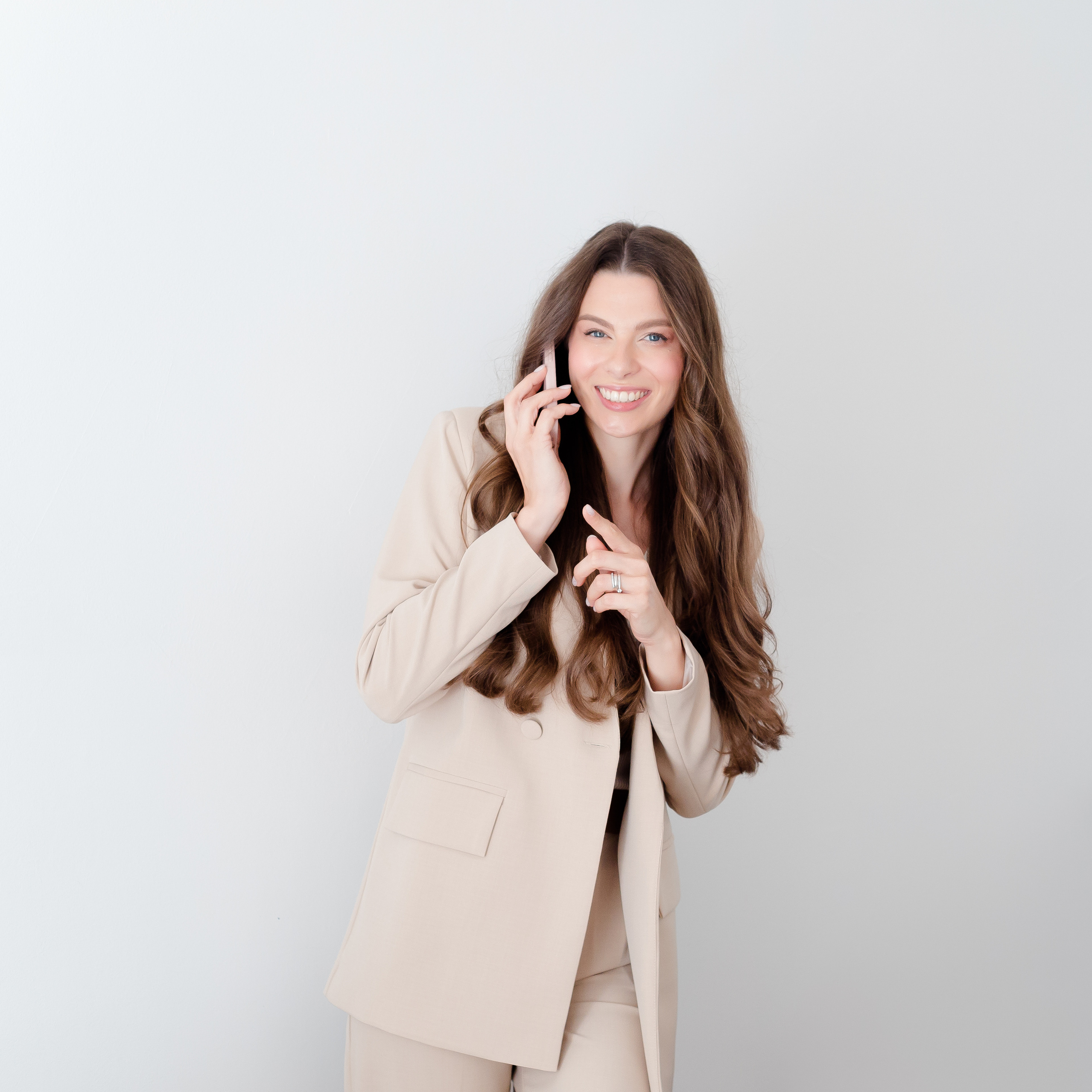 CONTACT. MARIA VALUEVA Photographer in Nice, Cannes, Monaco, France, Europe, Istanbulm Turquie