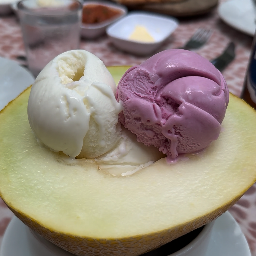 9 Tage in der Türkei: Entspannt und locker. Zwei Tage in jeder Stadt: Istanbul, Antalya, Kaş und ein Villenaufenthalt mit Bergblick