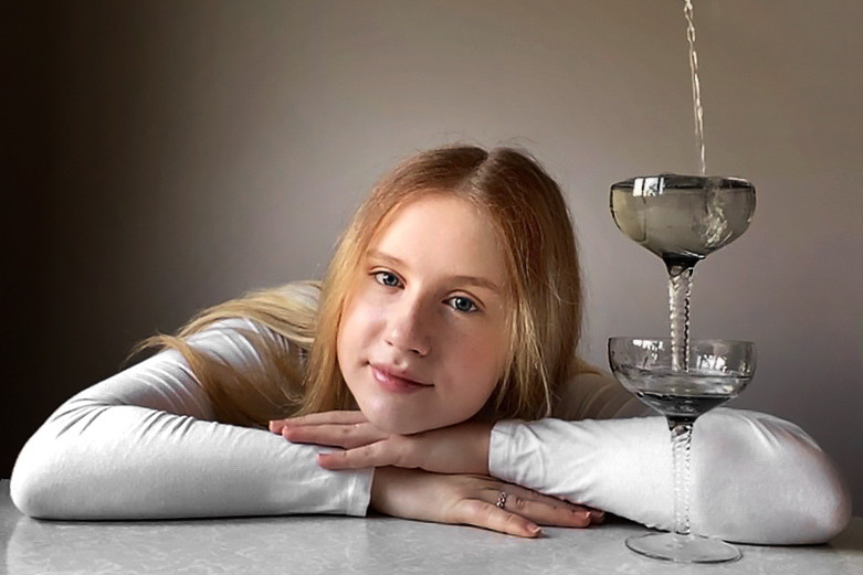 Online photo session. Eugenie Smirnova — wedding, corporate and lifestyle photographer in Toulouse and Southwest France