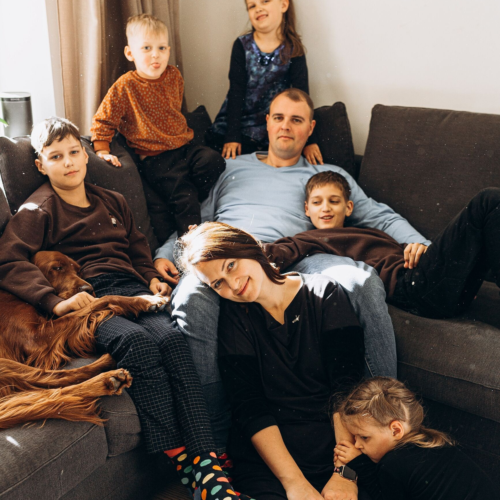 IETEIKUMI ĢIMENES FOTOSESIJAI MĀJĀS (skraidošie bērni)