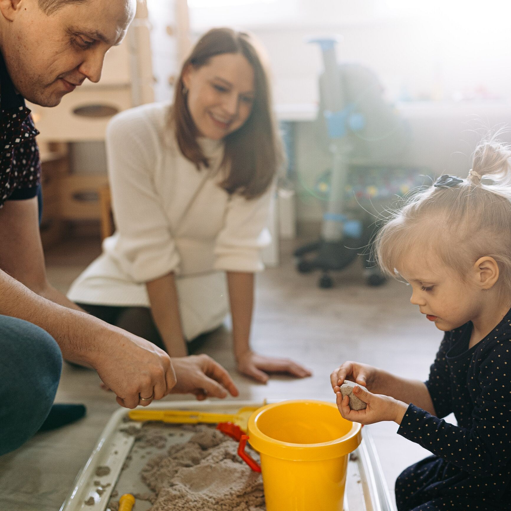 IETEIKUMI ĢIMENES FOTOSESIJAI MĀJĀS (skraidošie bērni)