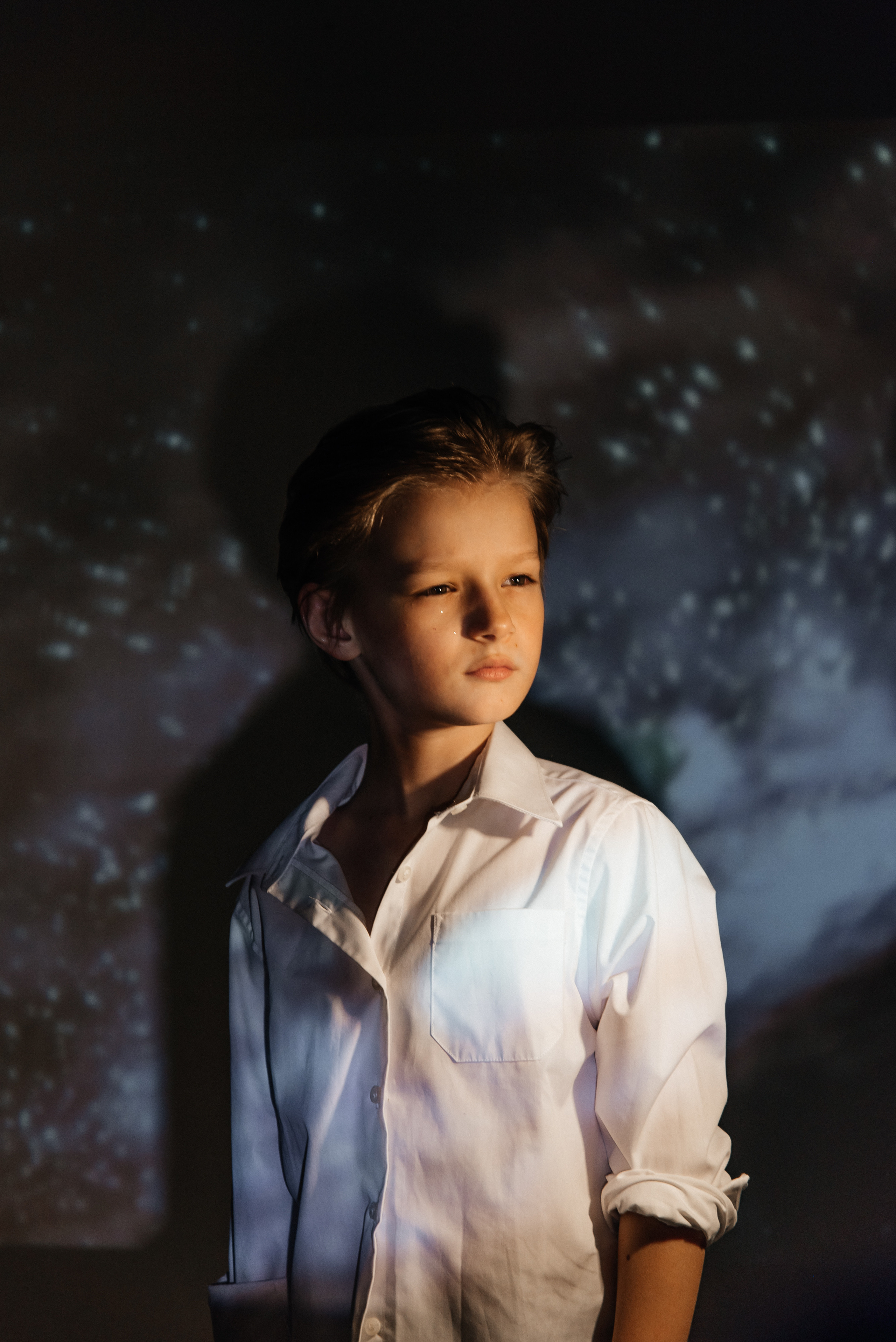 Einzigartige Fotografie mit Projektionen, erstellt von Anastasia Zaluzhna in Mannheim. Perfekt für innovative und visuell beeindruckende Porträts. Унікальна фотографія з використанням проекцій, зроблена Анастасією Залужною в Мангеймі. Ідеально для інноваційних і візуально вражаючих портретів.