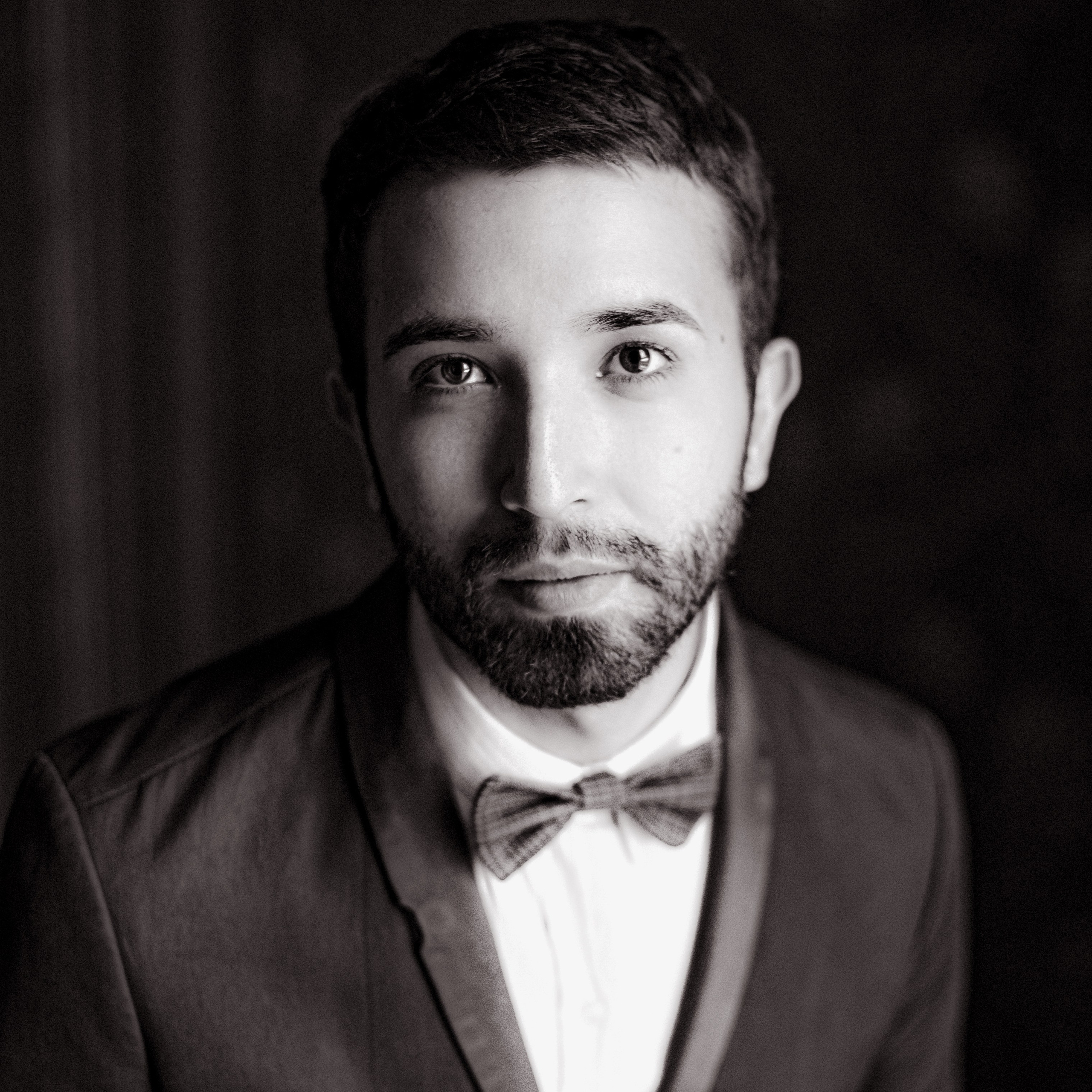 Contacts. Photographer Emil Nalbantov Professional photographer & retoucher