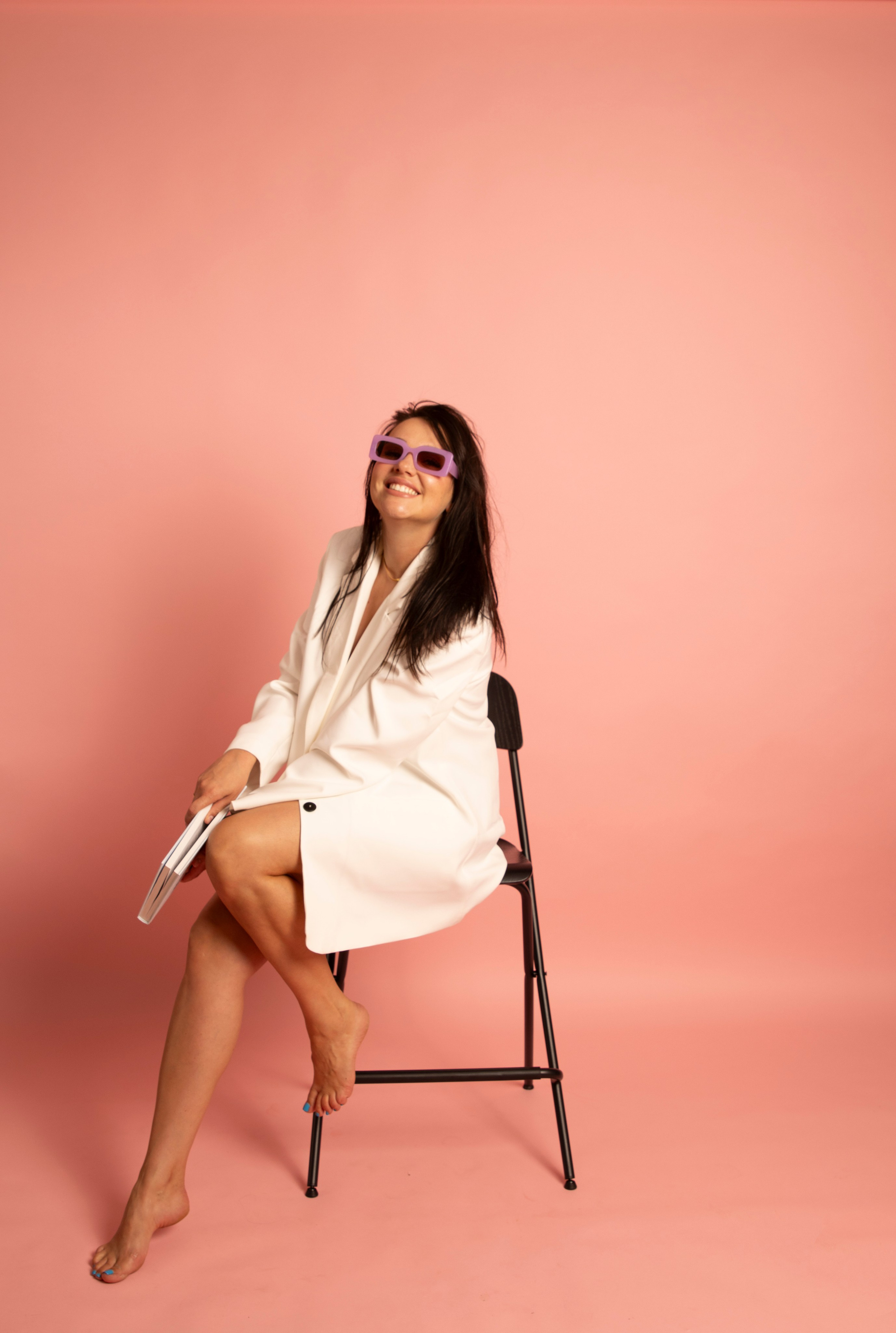 Розовый фон. SHOOT IT YOURSELF — SELF PORTRAIT STUDIO IN CHICAGO