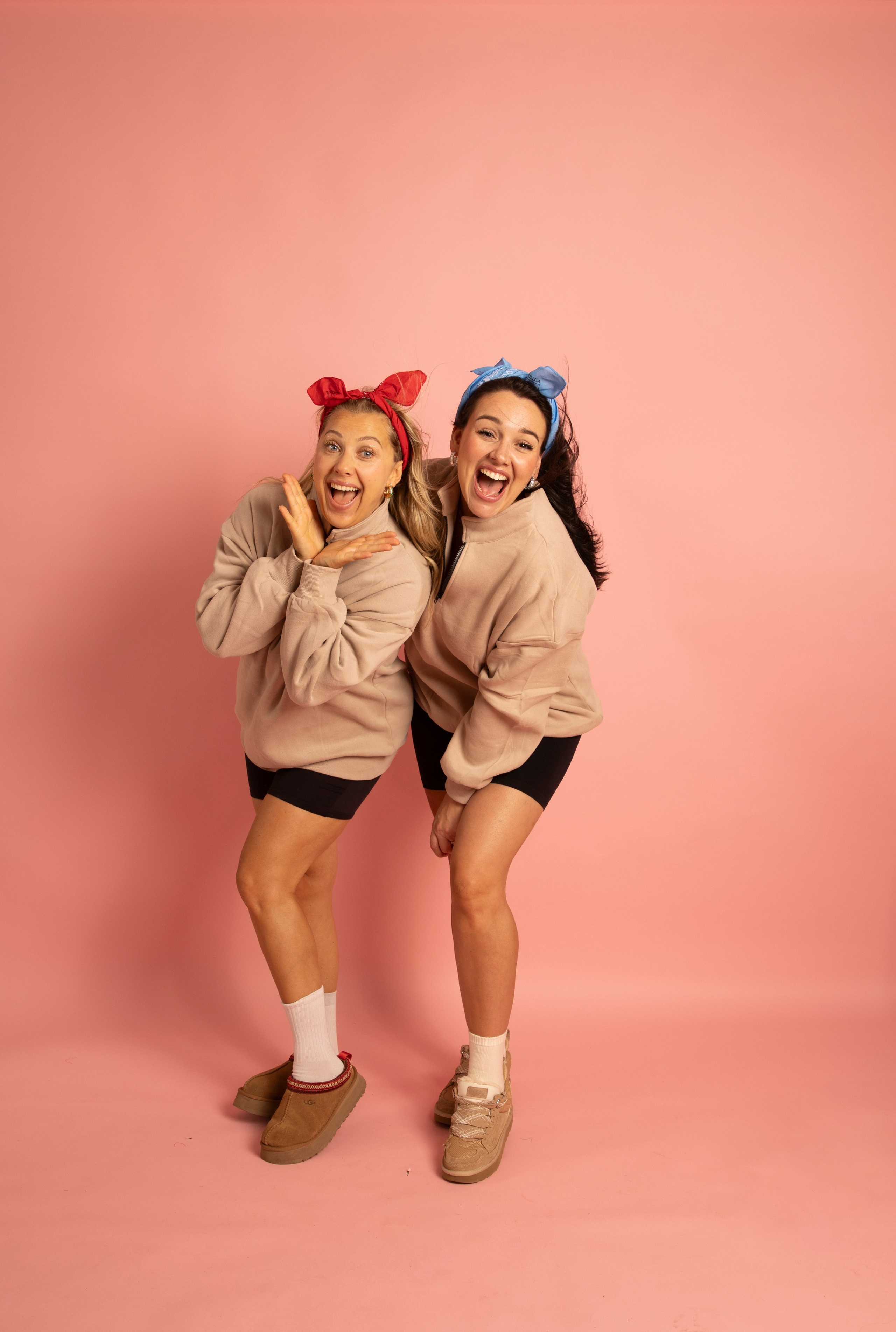 Розовый фон. SHOOT IT YOURSELF — SELF PORTRAIT STUDIO IN CHICAGO