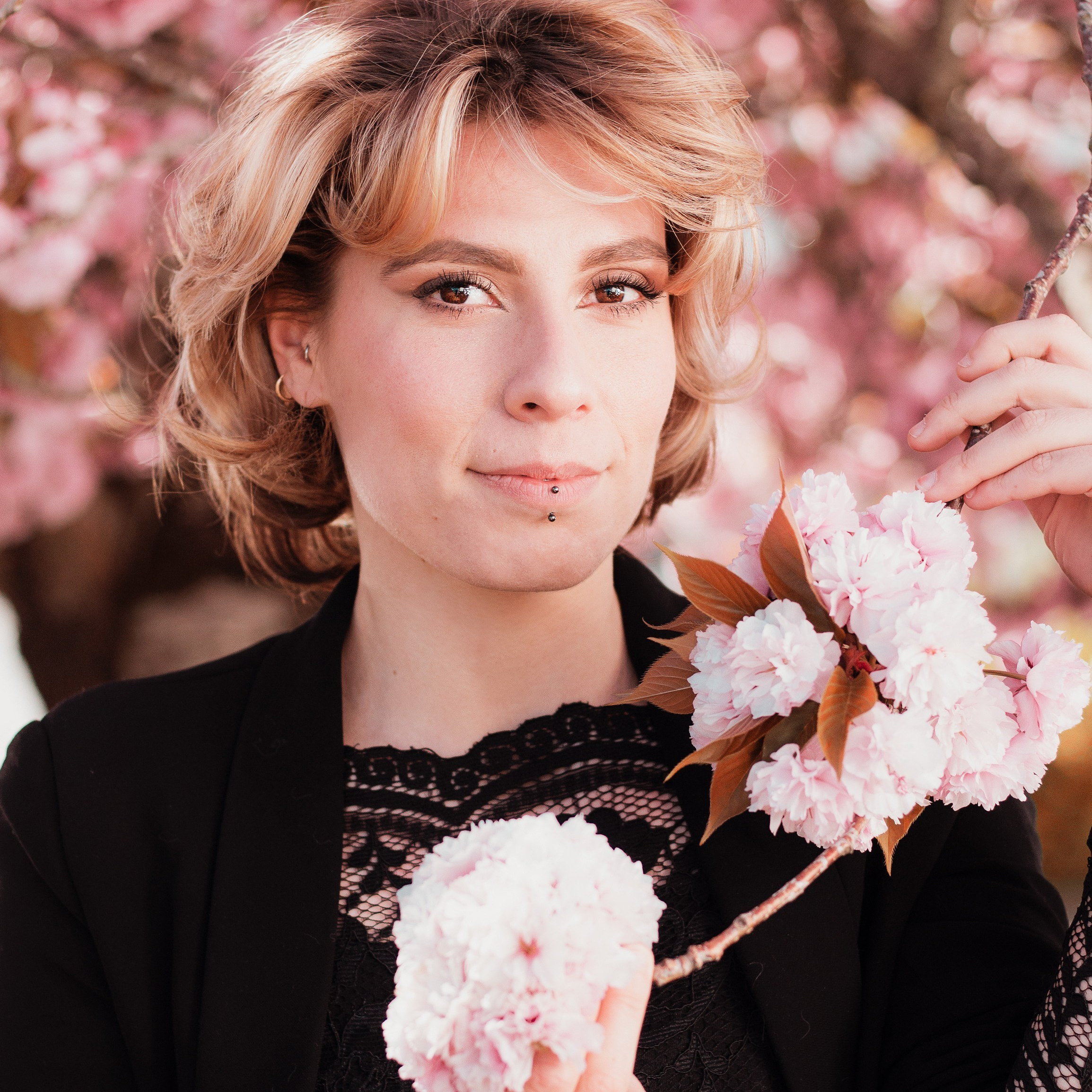 Photographe professionnelle à Poitiers, Tours et Châtellerault | Studio photo entre Poitiers et Tours – portraits, familles, entreprises, ma