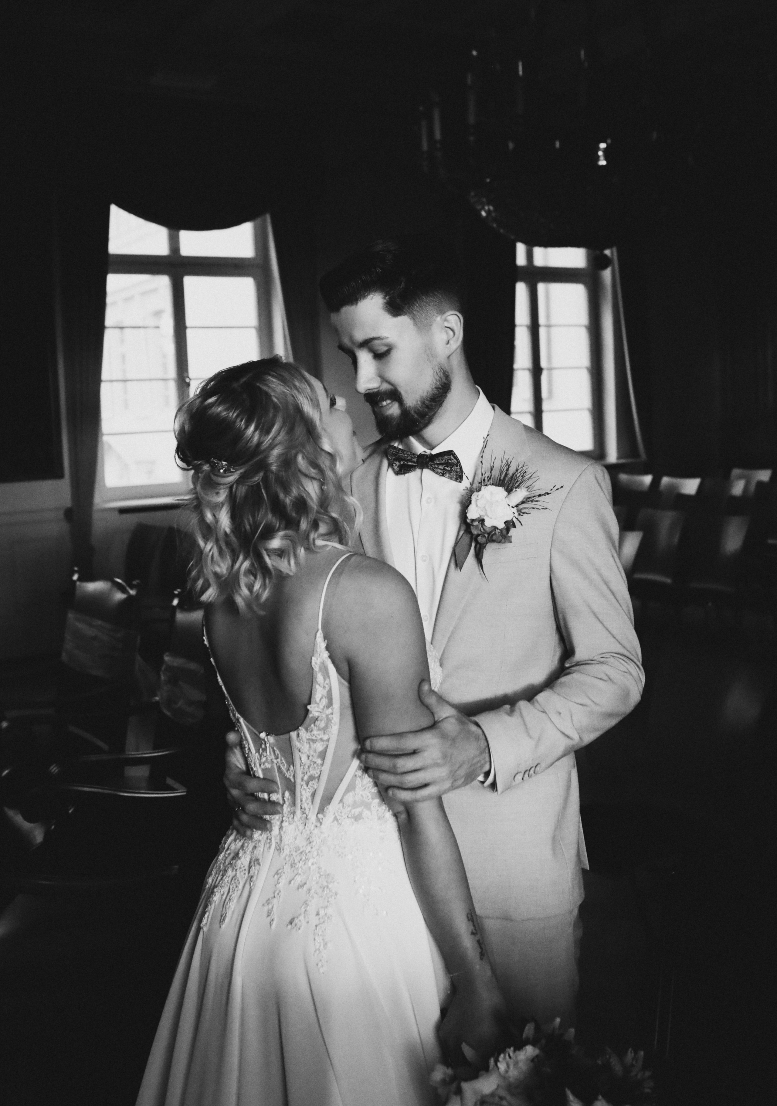 Romantisches Paarshooting in Edingen-Neckarhausen – Hochzeitsfotografin bei Heidelberg