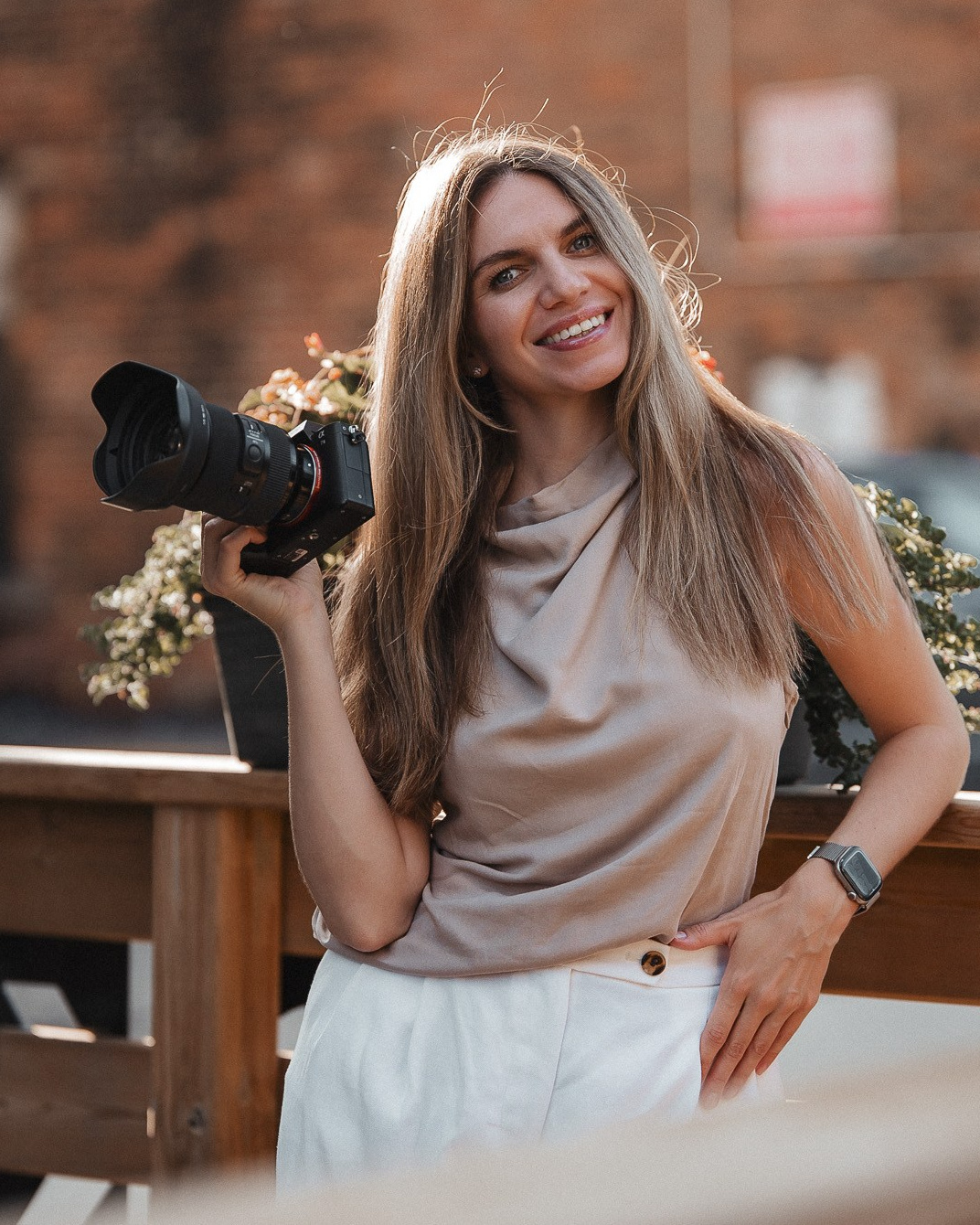 Professional photographer based in Ontario, capturing stunning family, wedding, portrait, and couples’ photoshoots in Windsor and Toronto. With a passion for telling stories through images, I specialize in creating timeless memories that reflect the unique connections and emotions of each moment.