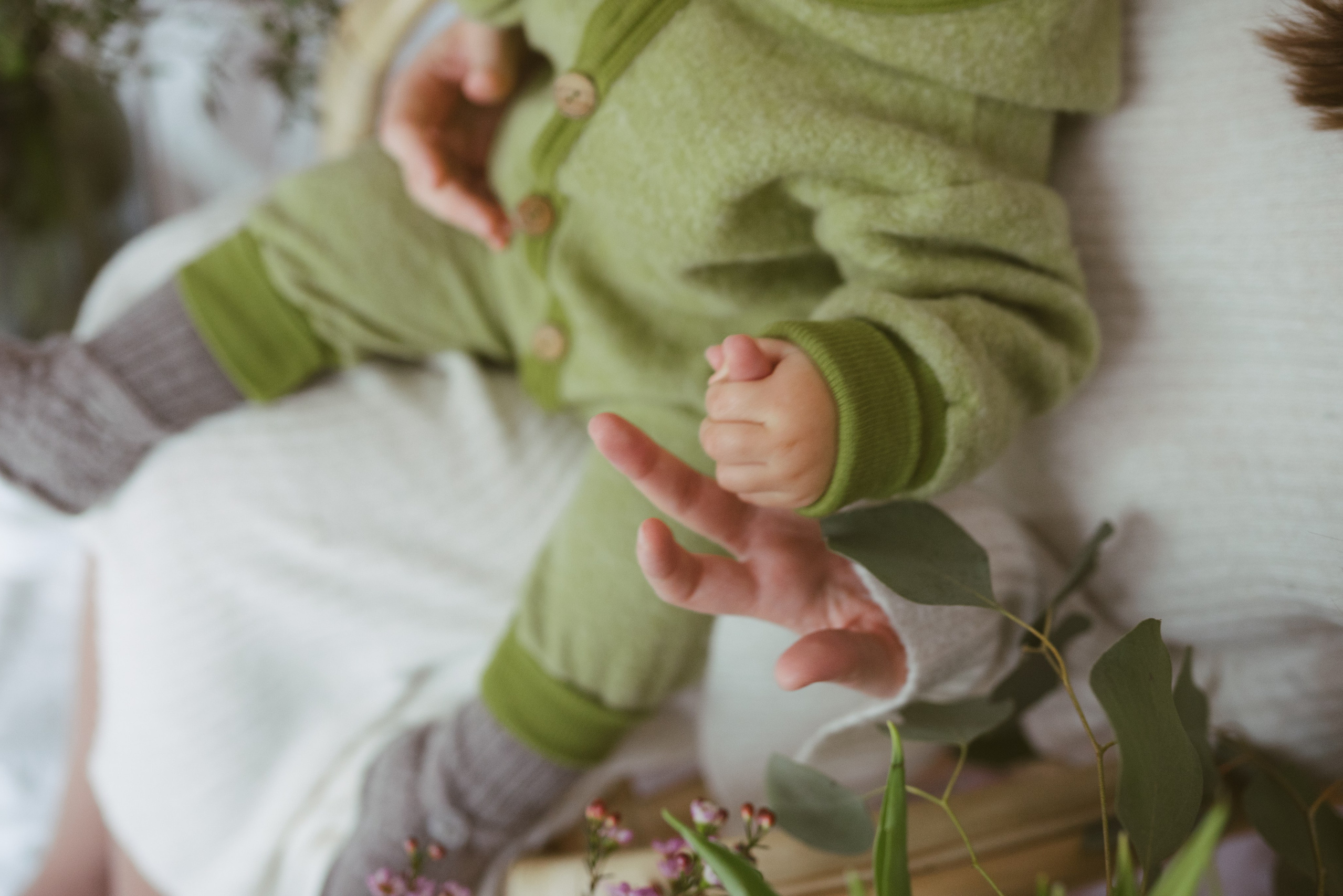 Bebelușul la Piept: Mărțișorul Părinților | Mădălina Beda. Madalina Beda- Artist vizual, fotograf, doula la nastere, consultant babywearing Brasov si in toata tara