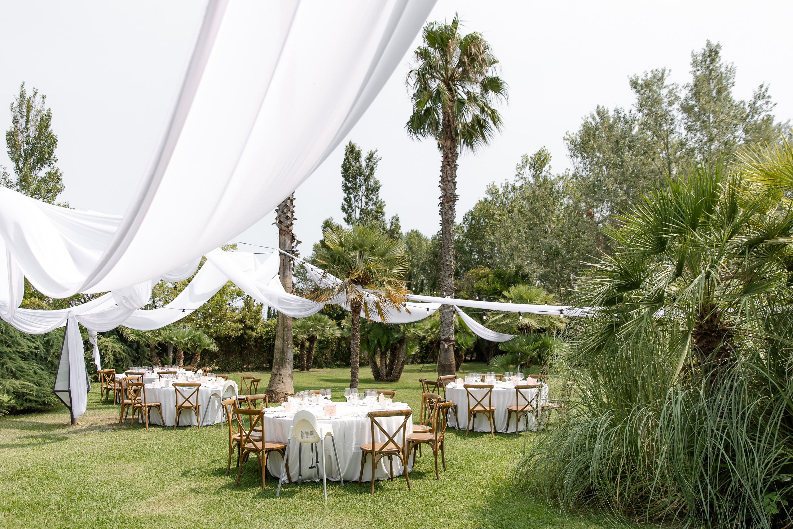 Evening overview of the reception area of an intimate wedding in Barcelona