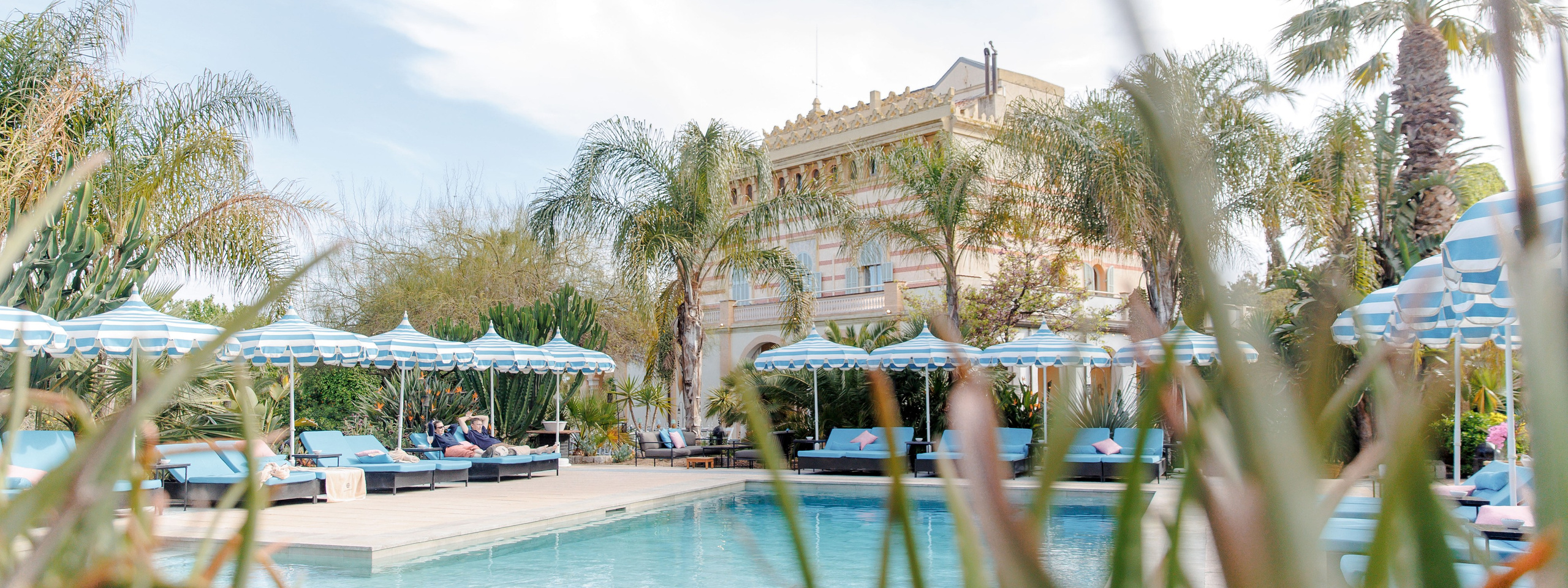 Gran Villa Rosa and its swimming pool - the best combination for the rehearsal party in Barcelona 
