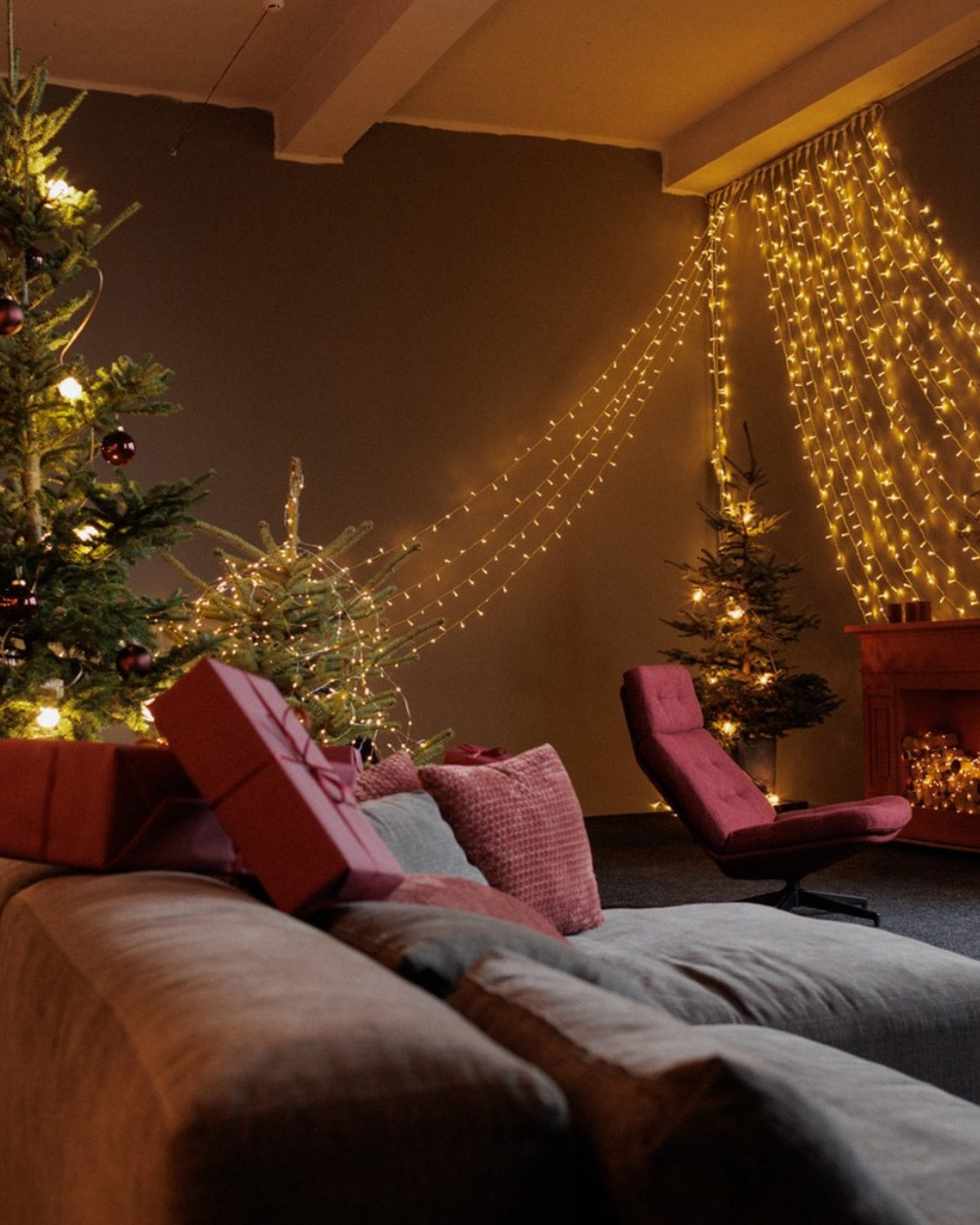 Christmas Photo Studios in Vilnius: Top Studios for Holiday Photoshoots. Framed by Evelina | Destination Wedding Photographer from Lithuania | Europe