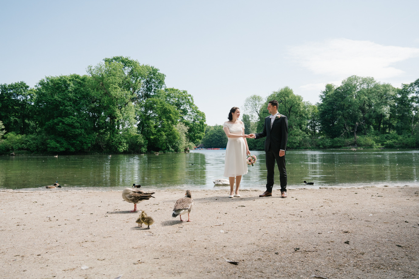 Wedding photographer in Munich in Standesamt Schloss Suresnes. Inna Zaytseva Photography | Photographer in Munich | Content Creation