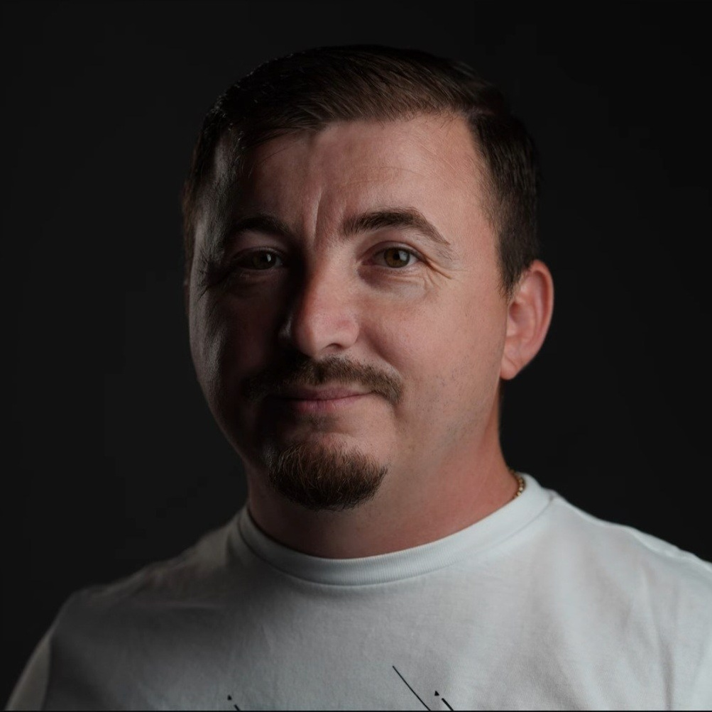 Contact. Foto Studio — Fotograf de evenimente, nunti, botezuri, portrete