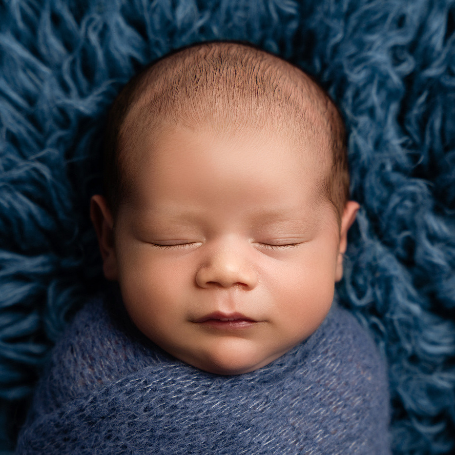 SPECIAL OFFER ON NEWBORN PHOTO EXPERIENCE. Newborn and family photographer. Hills District. Sydney