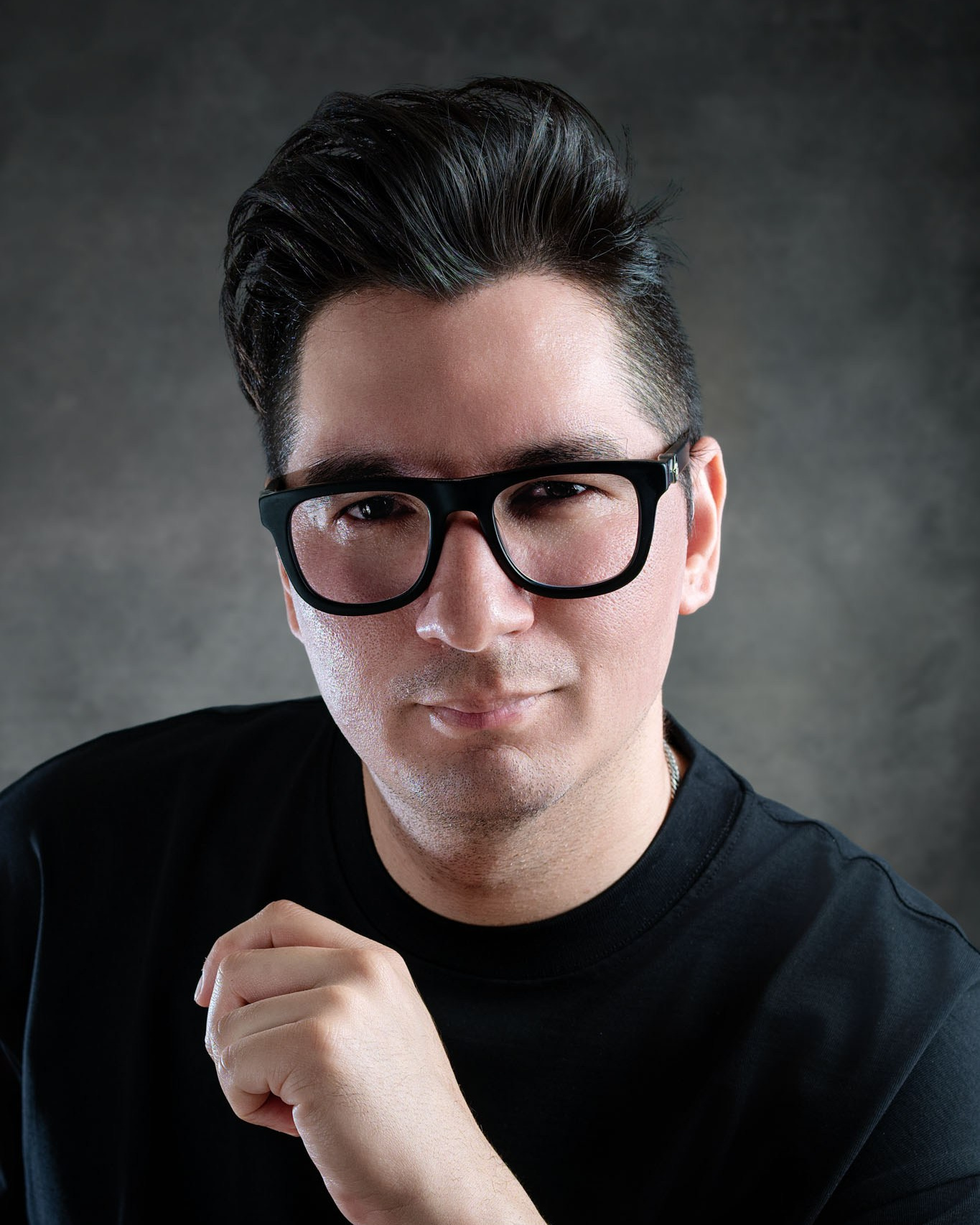 Retrato de Luis Cordero, fotógrafo profesional en Madrid especializado en retrato, moda y publicidad.