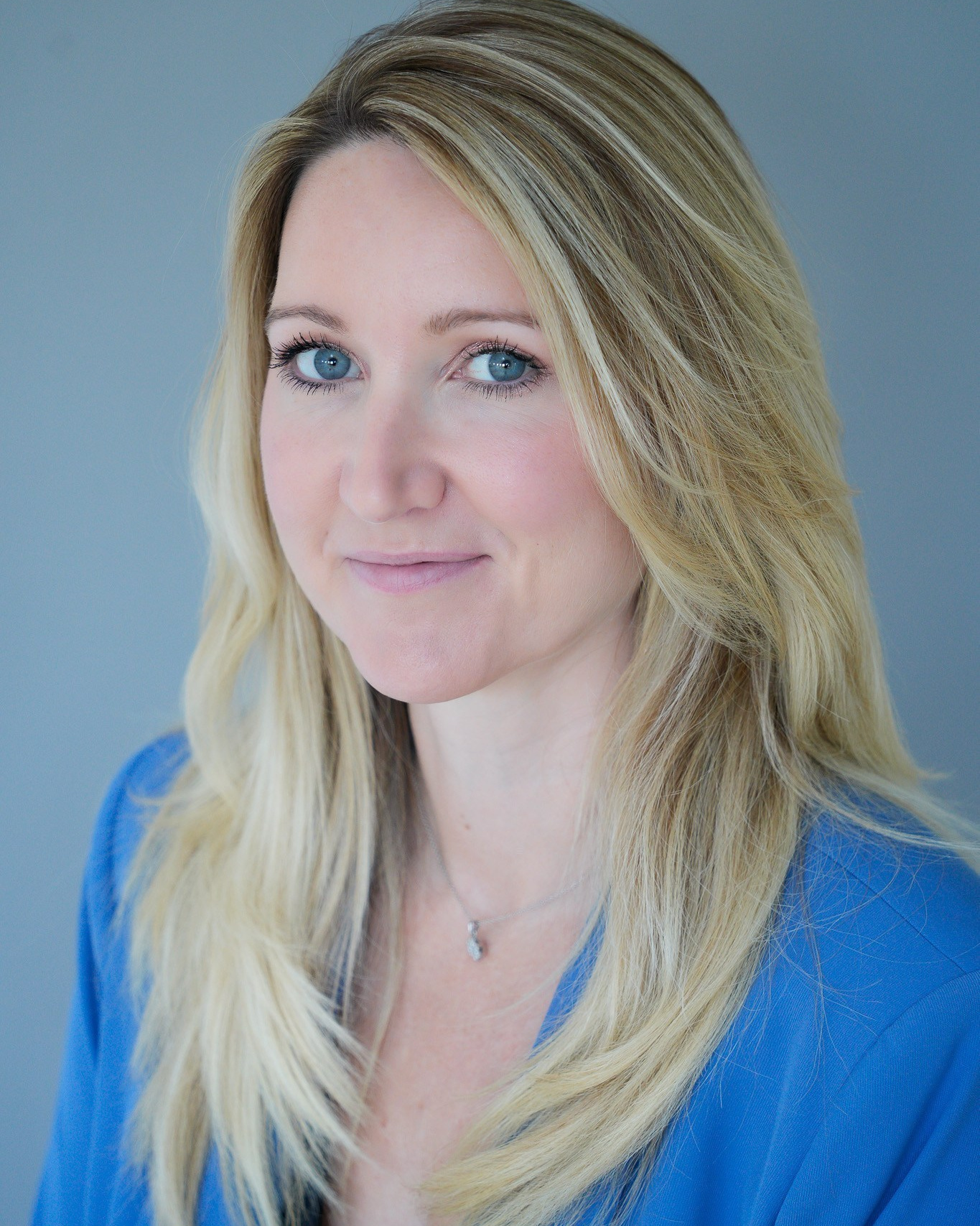 Online headshot for LinkedIn. Portrait for LinkedIn. Headshot Solihull.