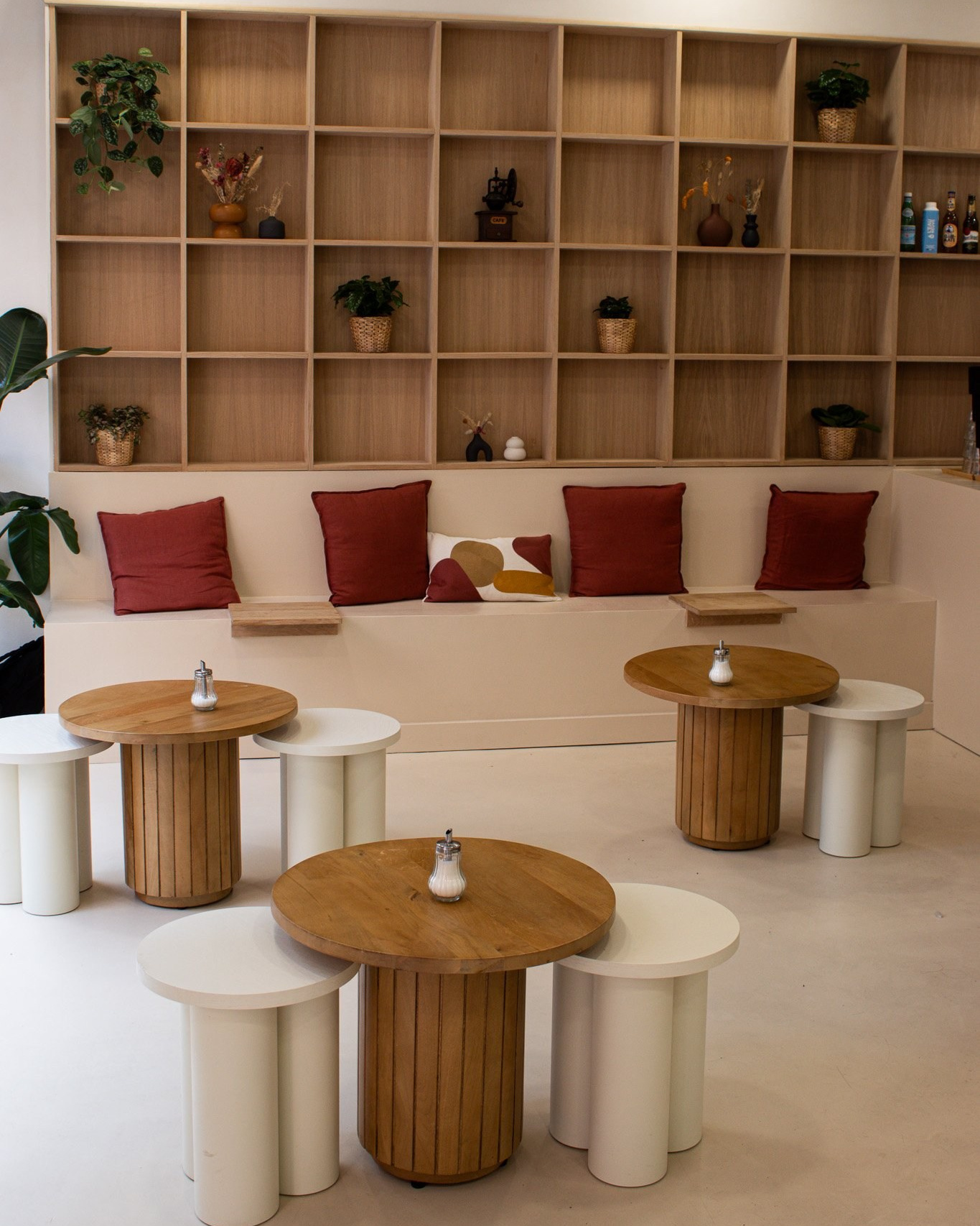 Guide to the best Personal Brand photo shoot Locations in Toulouse. Eugenie Smirnova — wedding, corporate and lifestyle photographer in Toulouse and Southwest France