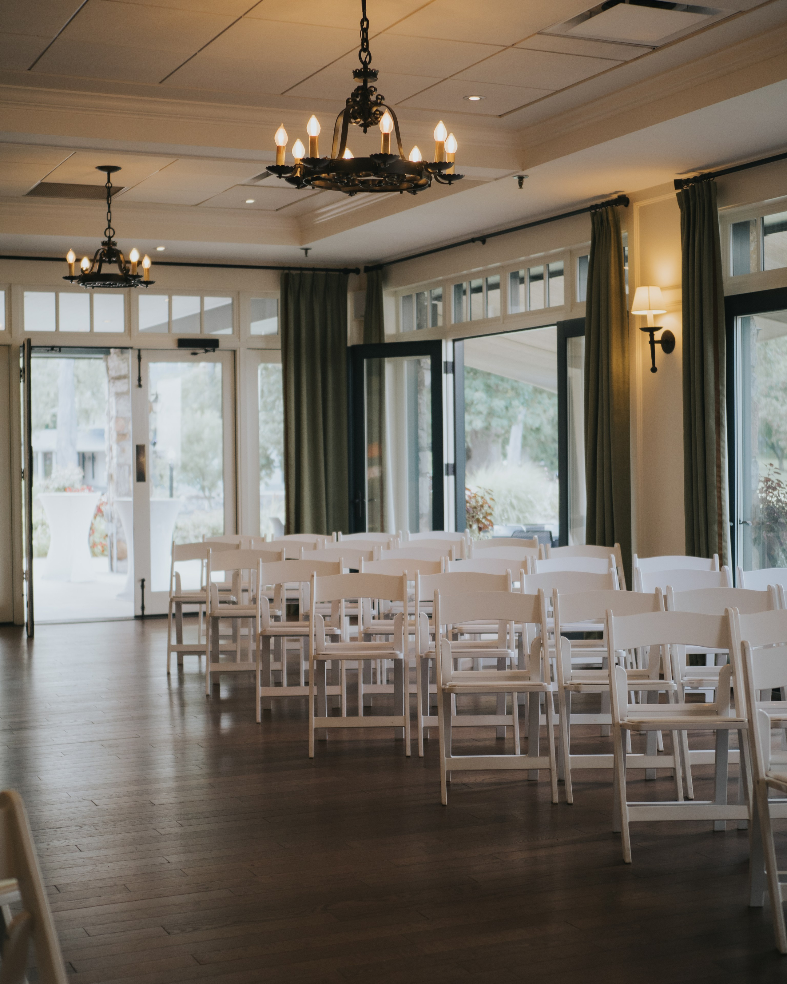 The most romantic rustic wedding venues in and around Montreal. Montreal Wedding Photographer — Muriel Oe Photo