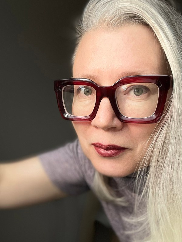 My contacts. Portait photographer and videographer in Riga, Latvia, Julia Zhitluhina. Visual Artist