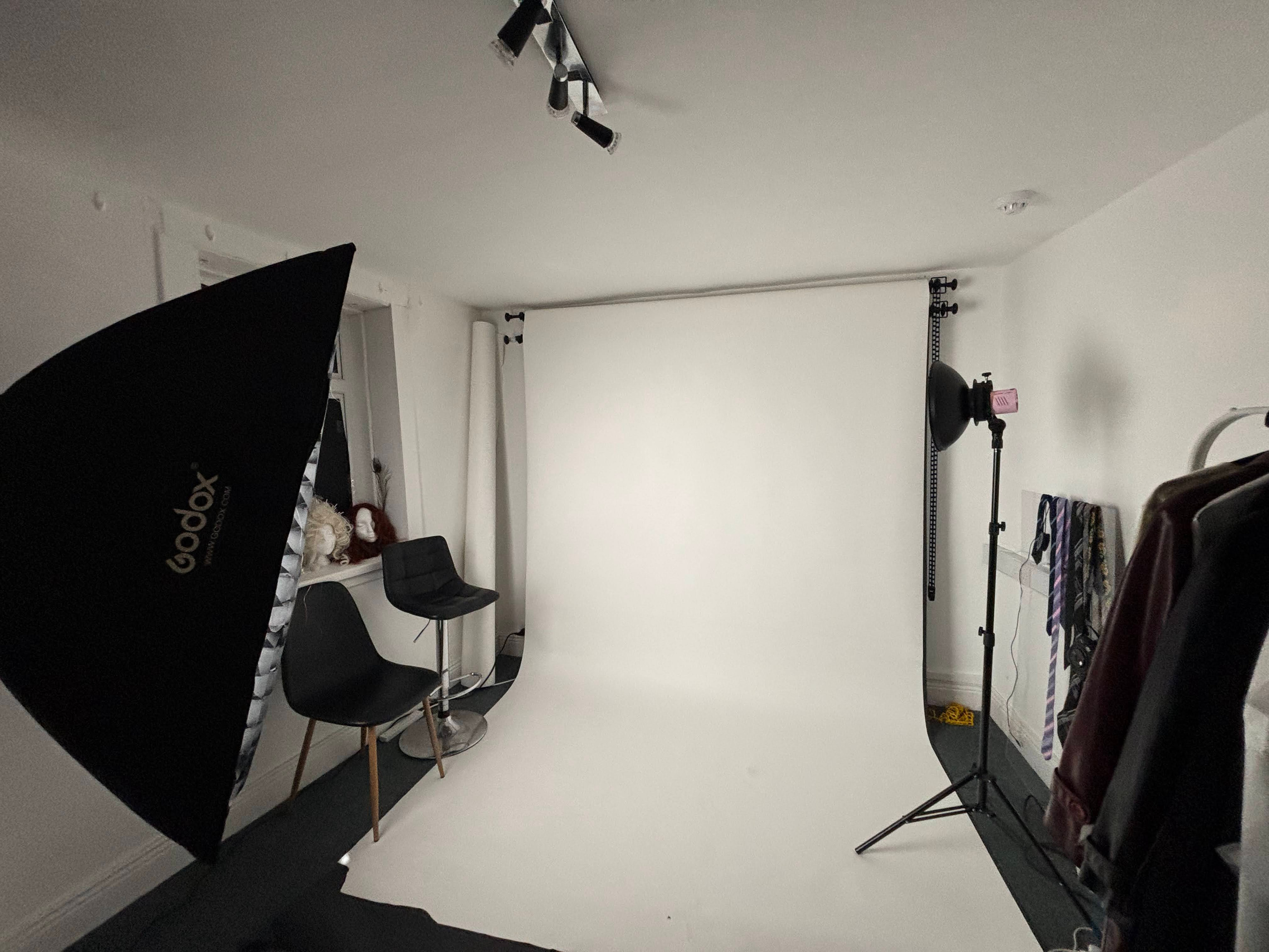 Fully equipped portrait studio in Wexford town centre — available to hire by the hour or rent monthly.