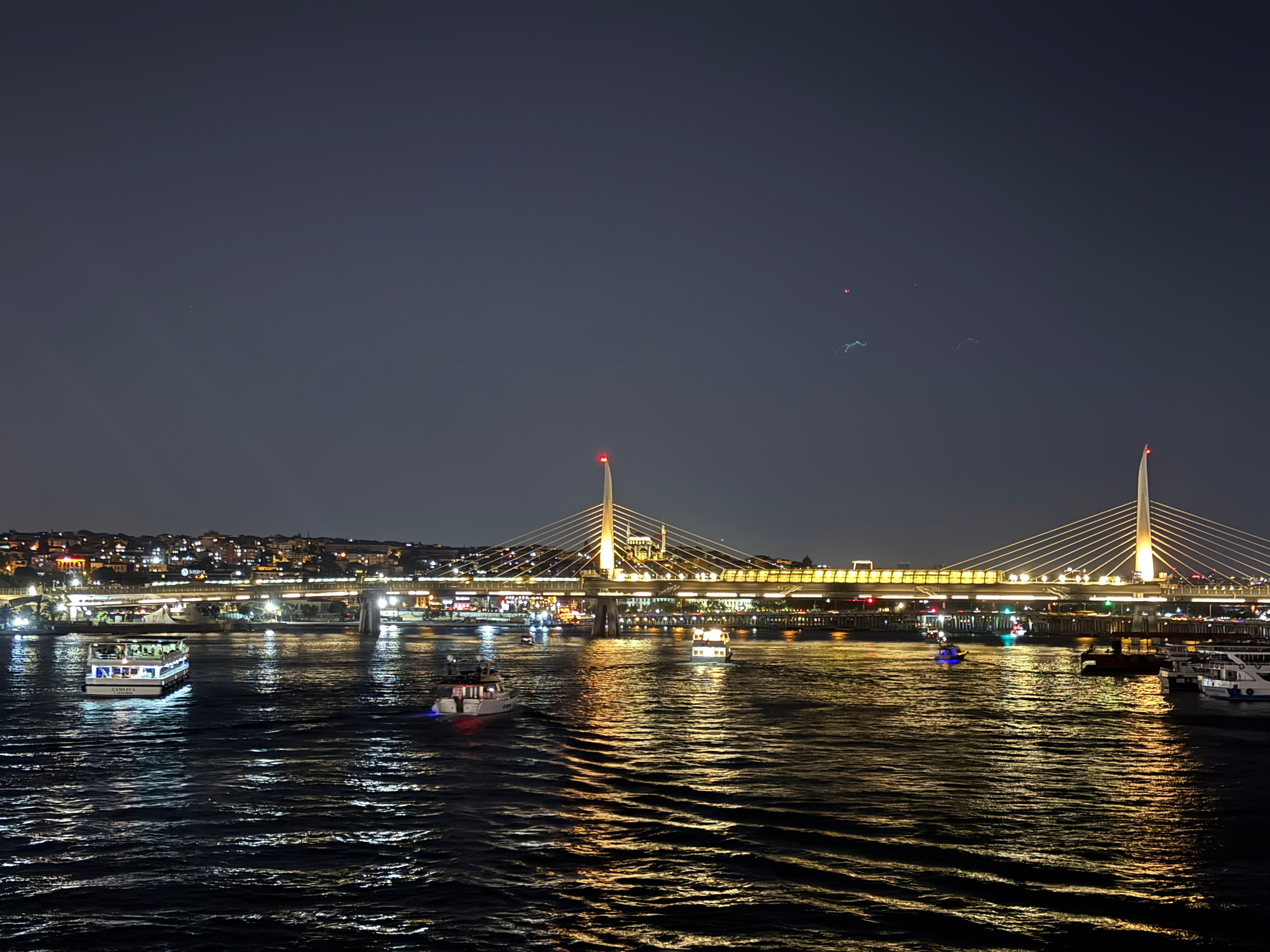 9 Tage in der Türkei: Entspannt und locker. Zwei Tage in jeder Stadt: Istanbul, Antalya, Kaş und ein Villenaufenthalt mit Bergblick