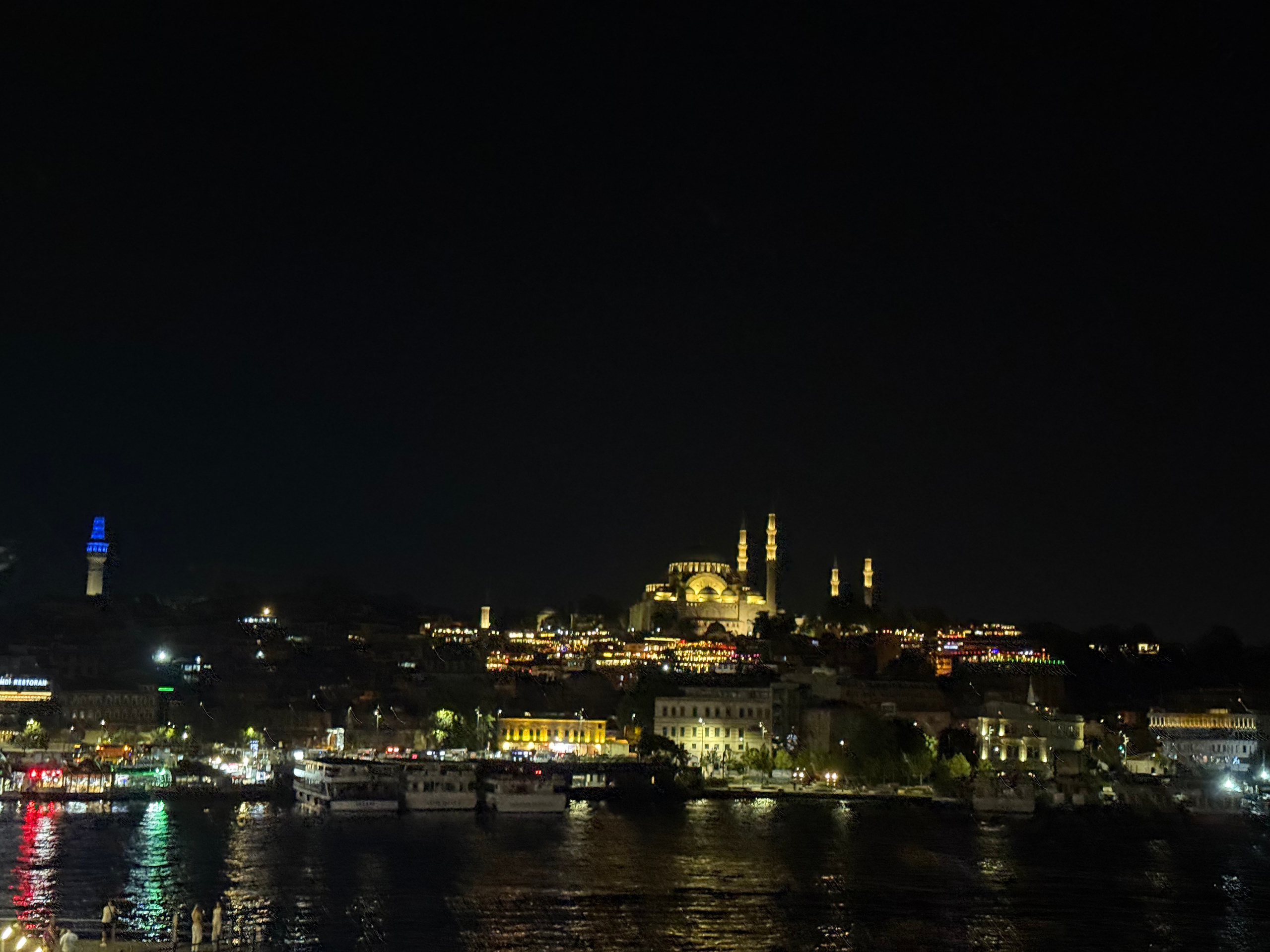 9 Tage in der Türkei: Entspannt und locker. Zwei Tage in jeder Stadt: Istanbul, Antalya, Kaş und ein Villenaufenthalt mit Bergblick