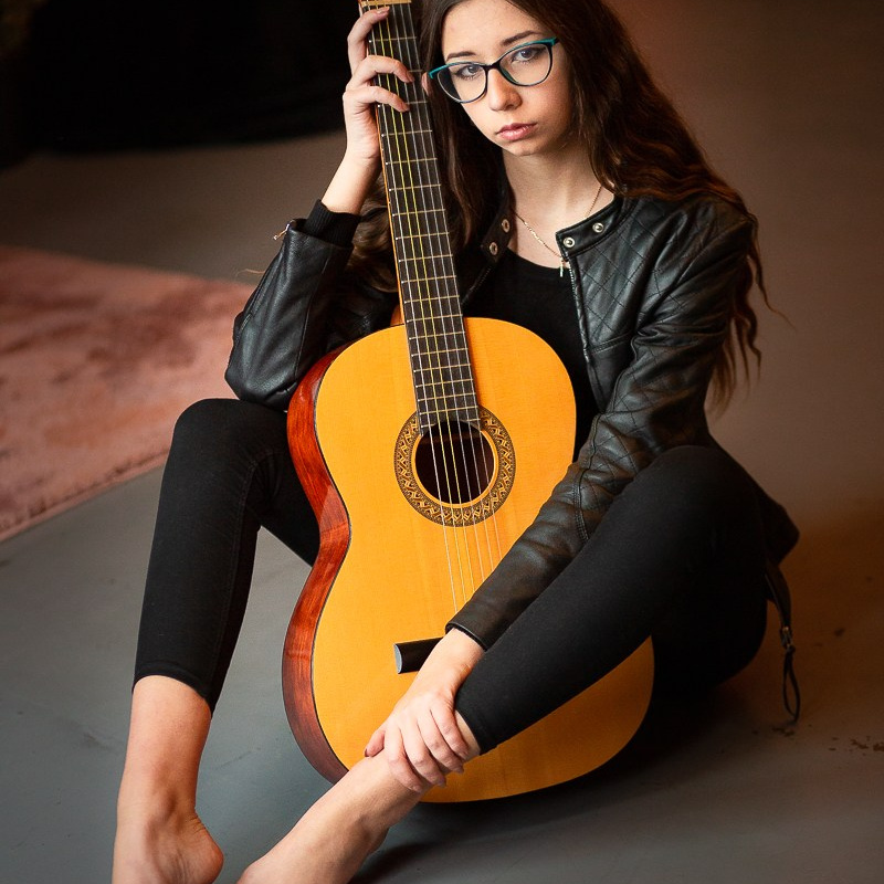 Alika Dia- Fotograf în Republica Moldova, Strășeni