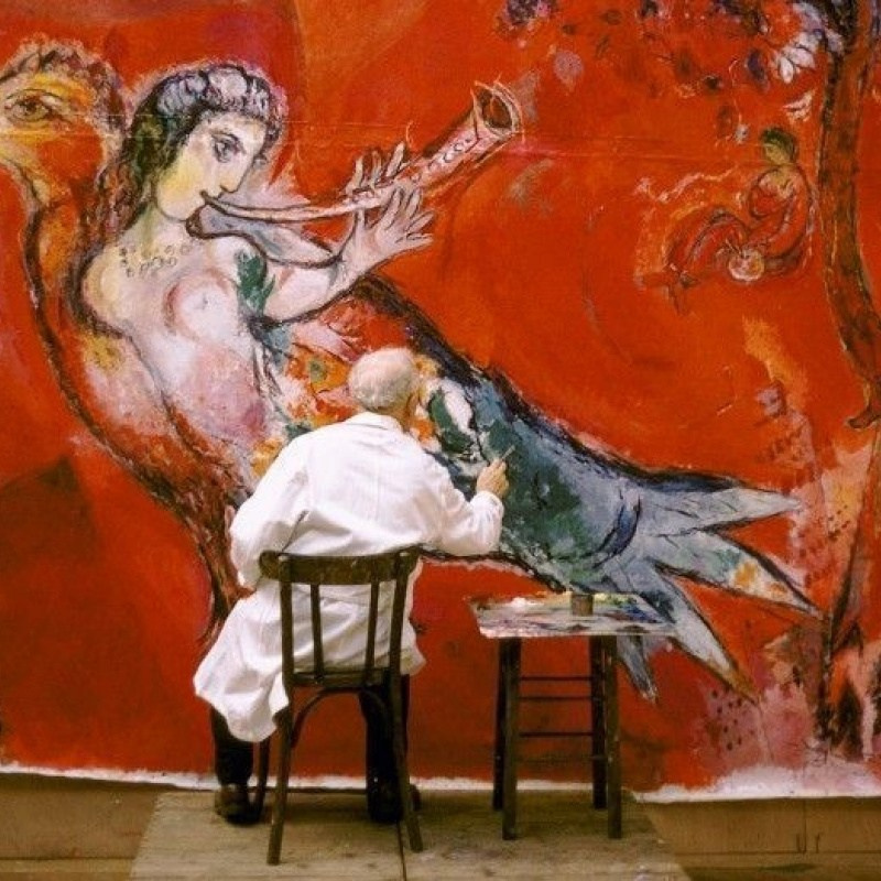 This image captures Russian-French artist Marc Chagall in his Paris studio in 1966 as he works on the monumental mural The Triumph of Music. Марк Шагал создаёт монументальную роспись — художник работает над масштабным проектом