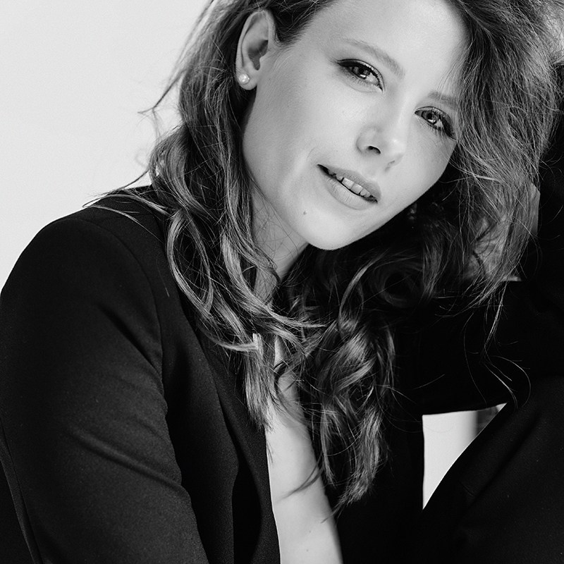 Женский фотограф в Варшаве. Студийная фотосессия в Варшаве. Жіноча фотосесія.