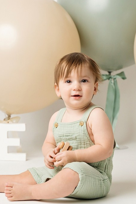 Cake smash outfits for boys. Newborn and family photographer. Hills District. Sydney