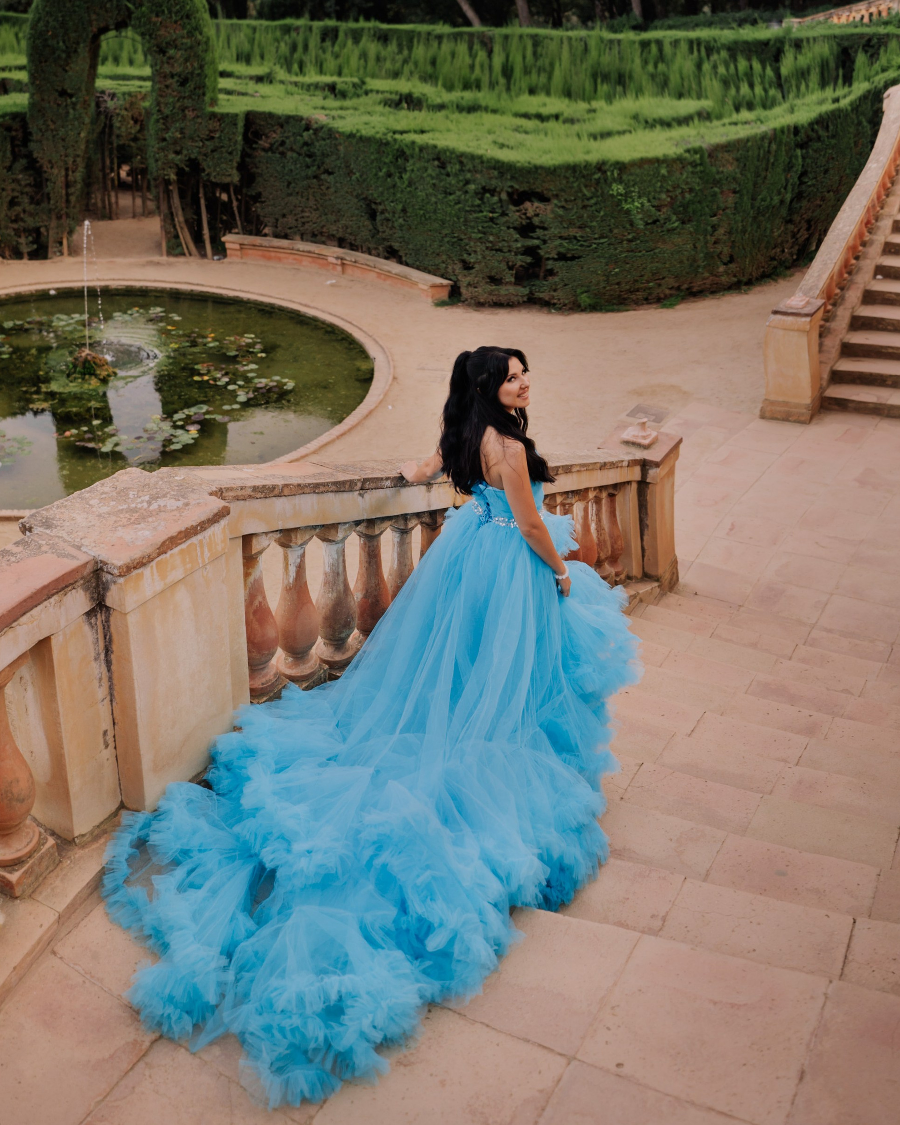 DiaFoto Luxury Dress Photoshoot in Barcelona | Dress Rental & Wow. DiaFoto — Barcelona Photographer | Wow Photoshoots