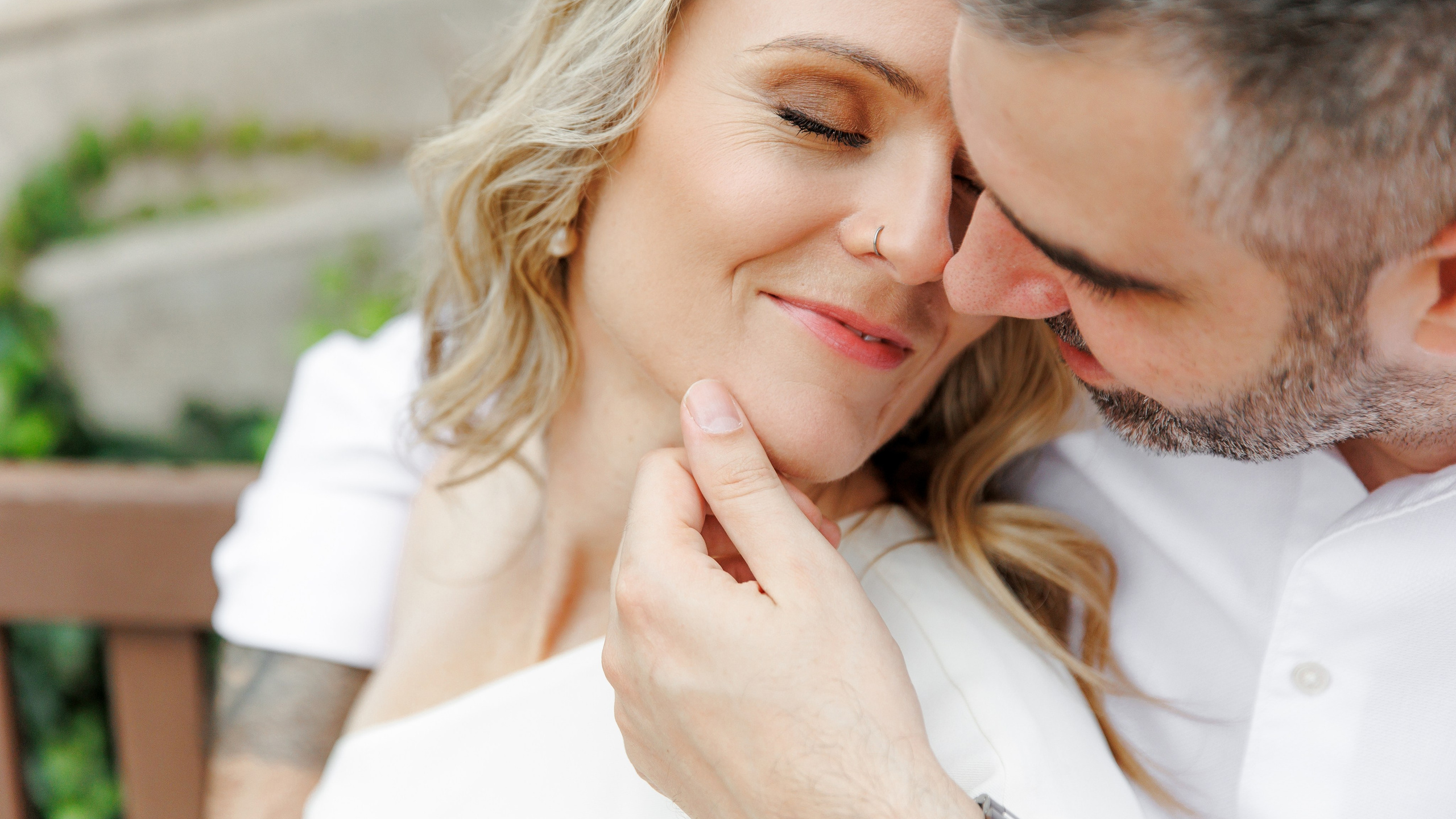 Romantic close-up shoot during an engagement Photoshooting in Barcelona