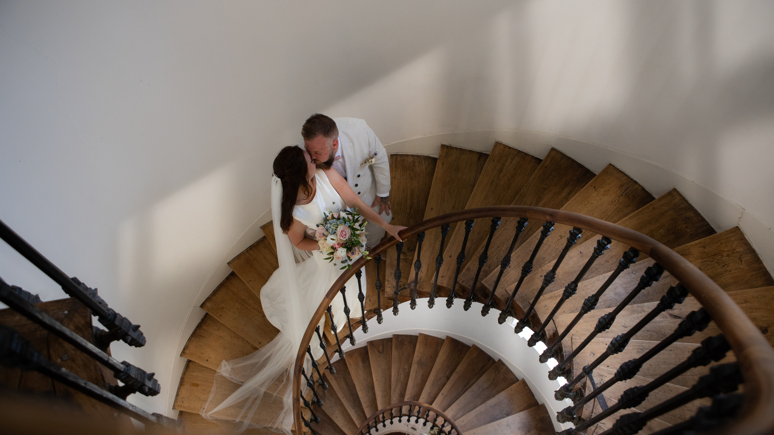 Wedding photography in France. Eugenie Smirnova — wedding, corporate and lifestyle photographer in Toulouse and Southwest France