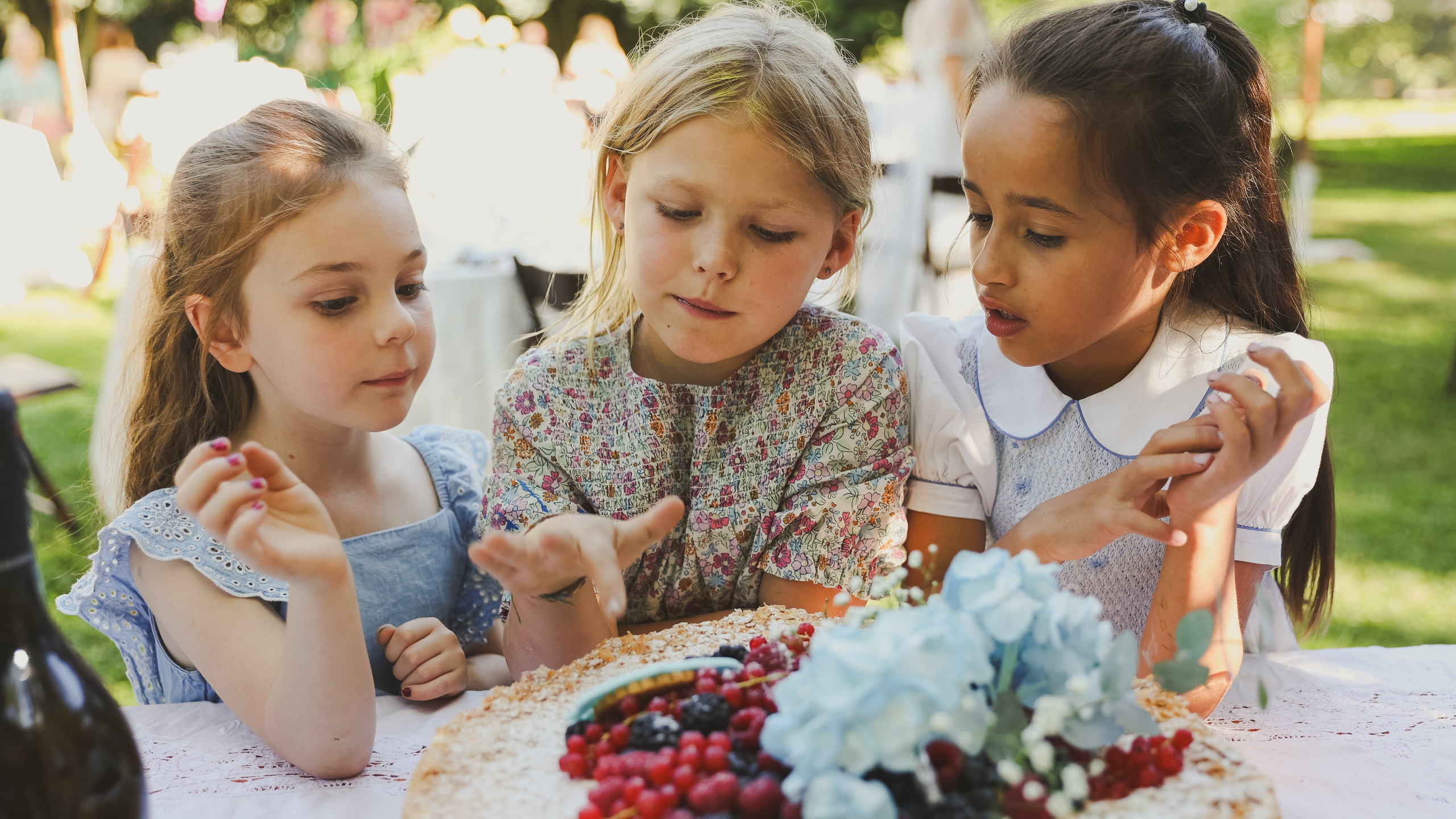 A kids birthday party, three girls are tasting a cake in a luxurious Appia Antica villa.