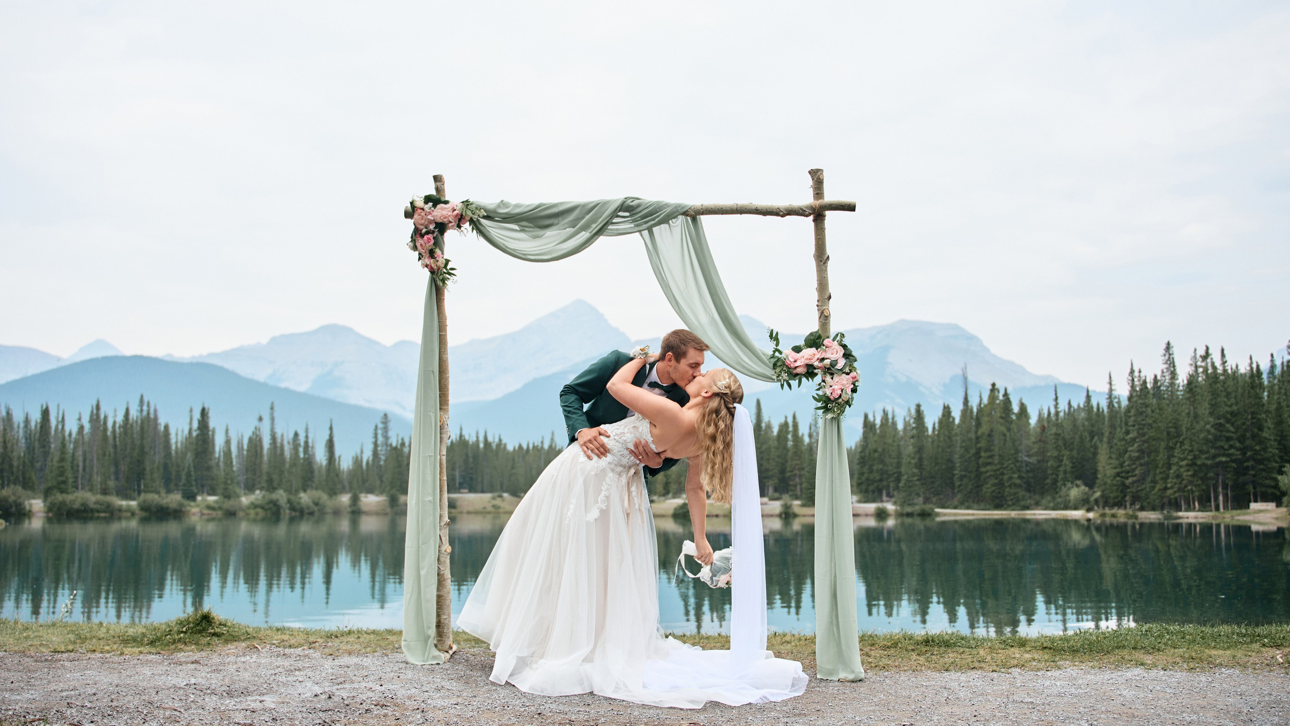 Calgary wedding photo and video. Photographer Andrii Bielikov