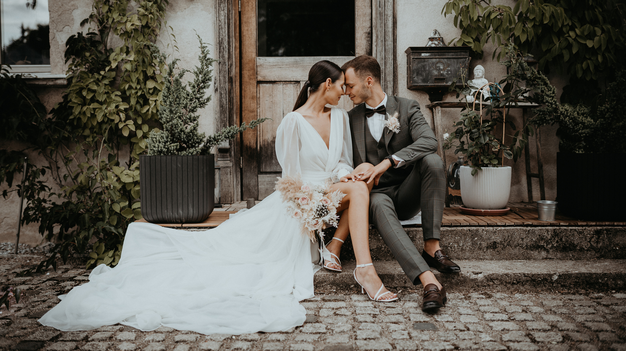 Photography. Authentic Wedding Videography