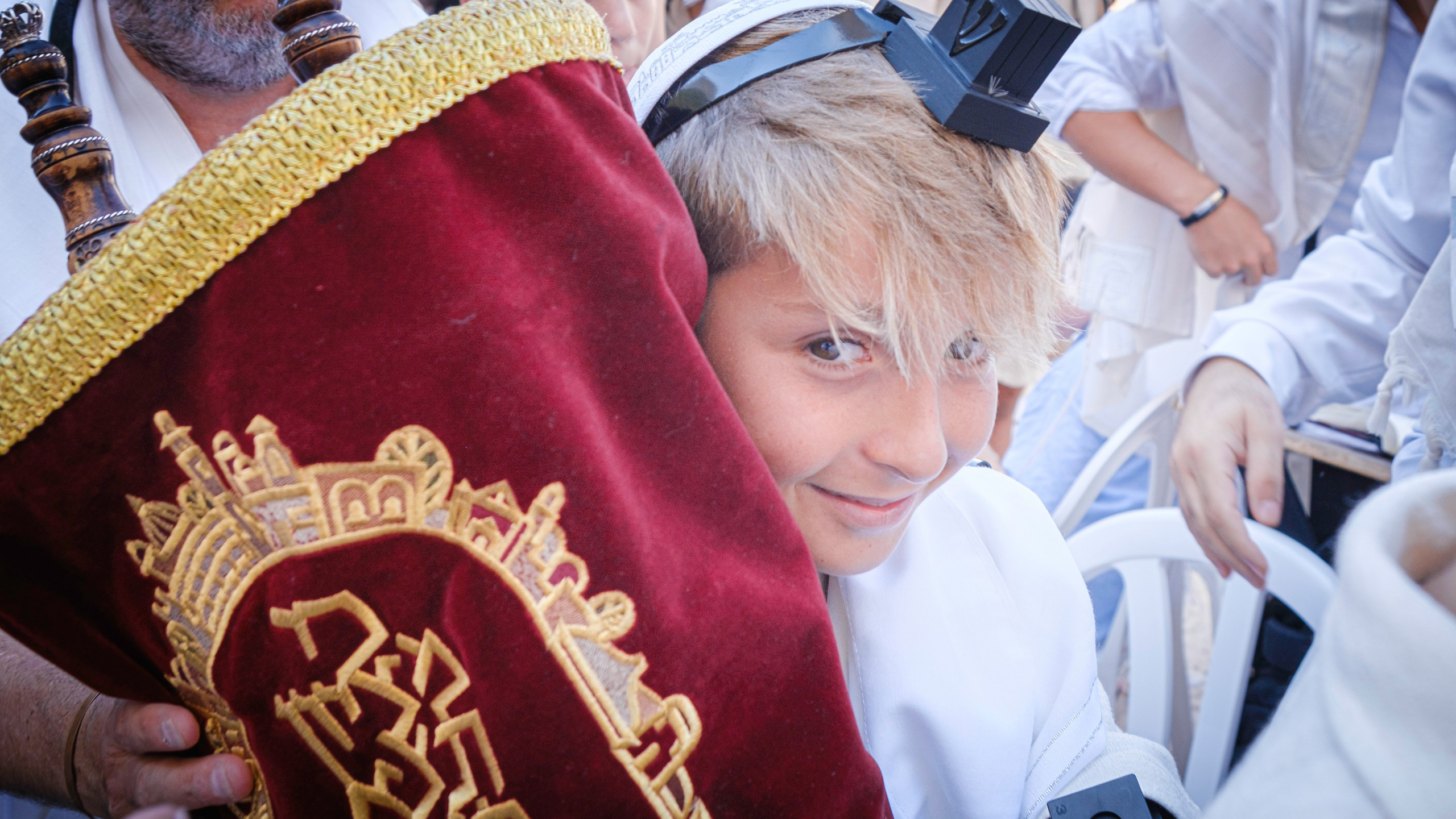 Middle East Photo Agency — Photography & Event Magnets — סוכנות צילום והדפסת מגנטים לאירועים